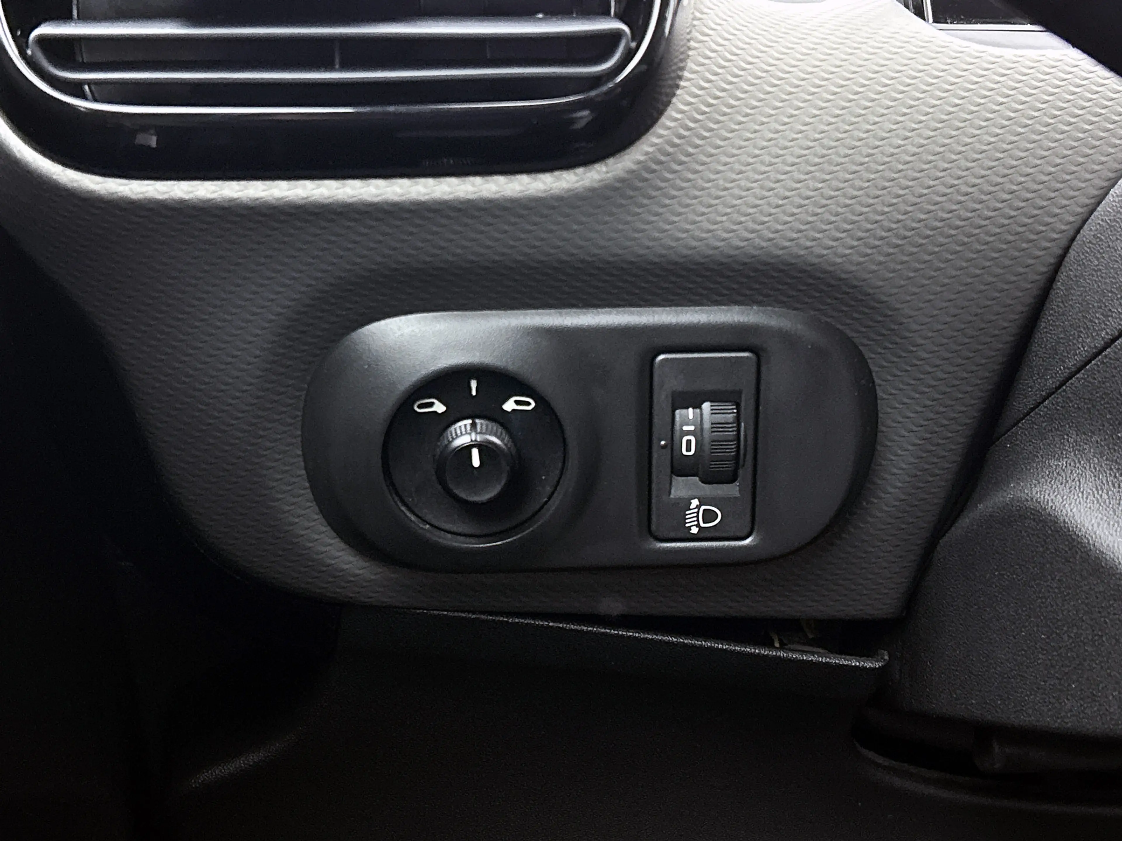 Citroen C4 Cactus 1.2 PureTech Business CarPlay, Navi — photo 24