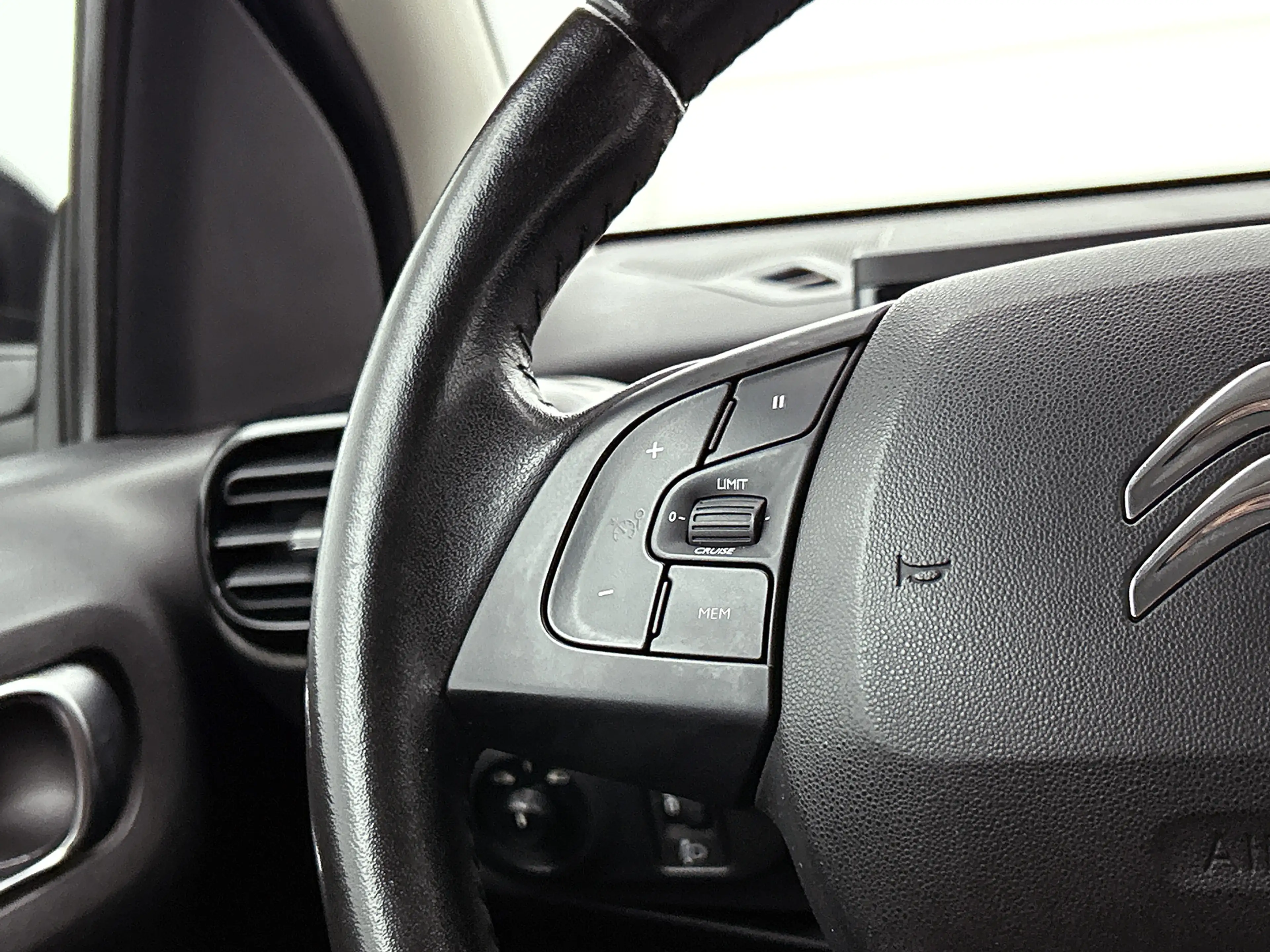 Citroen C4 Cactus 1.2 PureTech Business CarPlay, Navi — photo 10