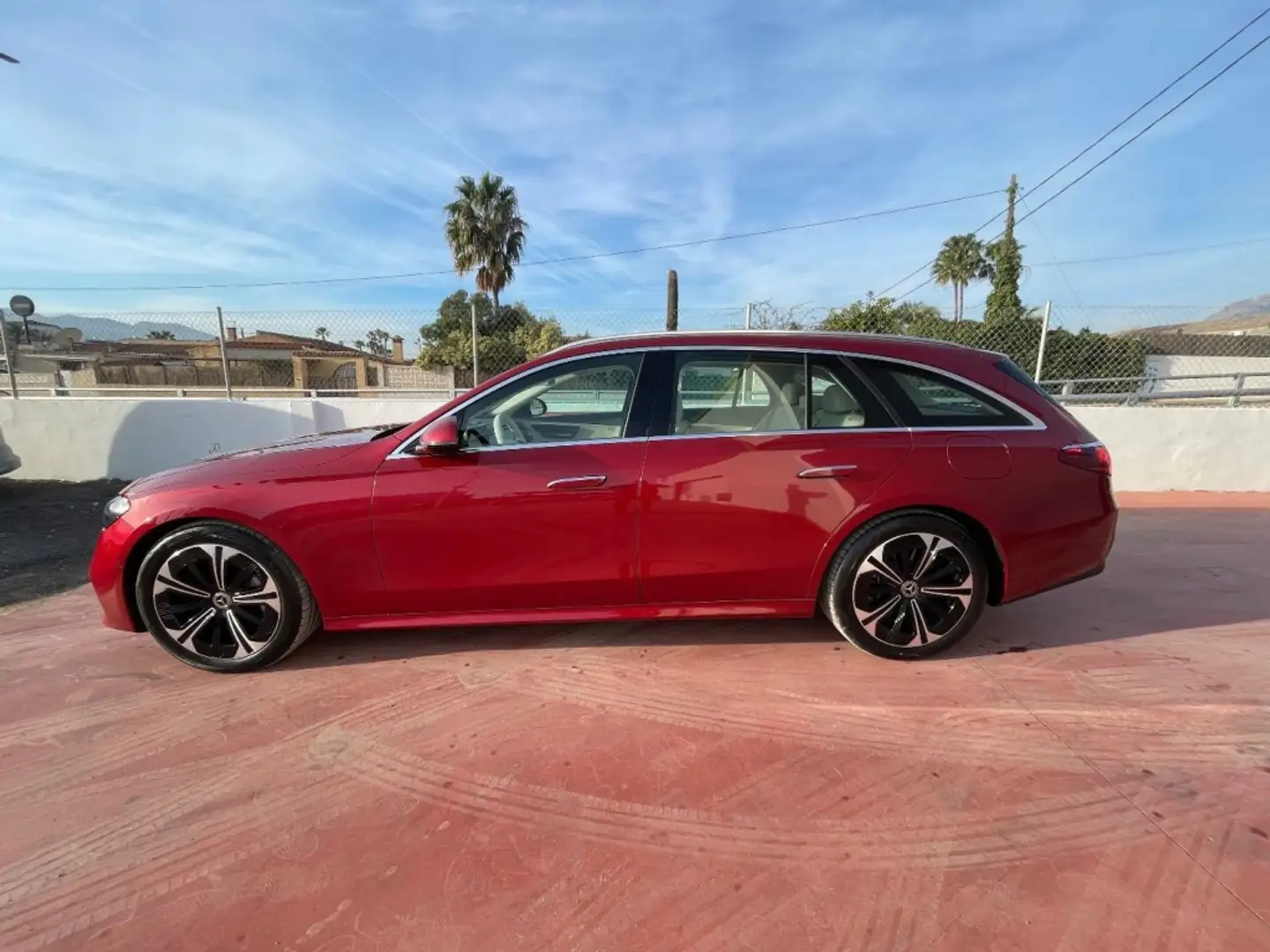 Mercedes-Benz E 300 Estate Rojo - 2