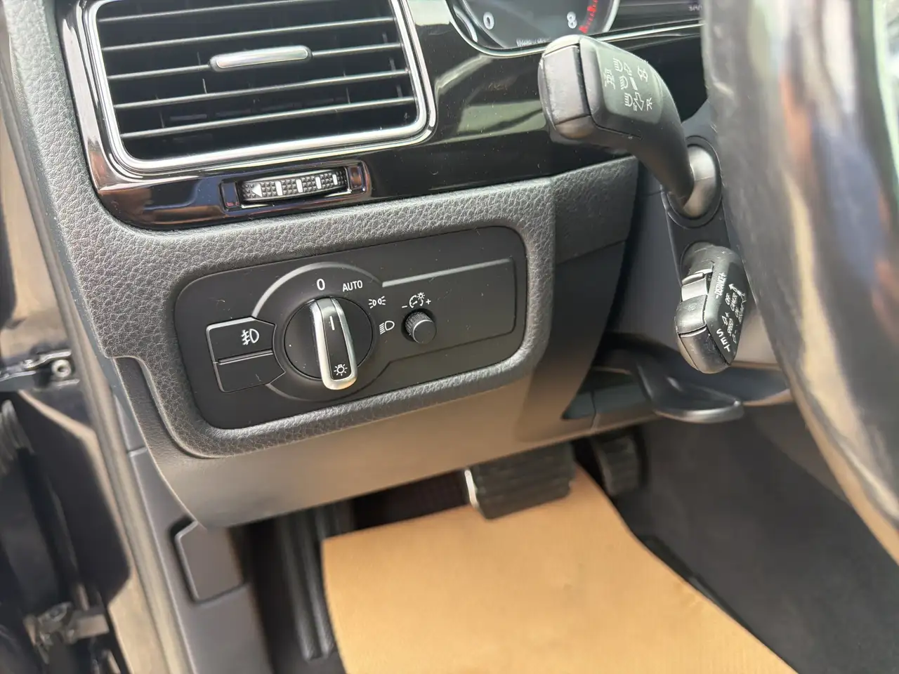 Volkswagen Touareg снимка Volkswagen Touareg