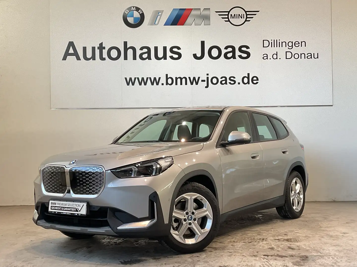 BMW iX1 xDrive30 Head-Up Komfzu. Komfortzg. Shz Šedá - 1