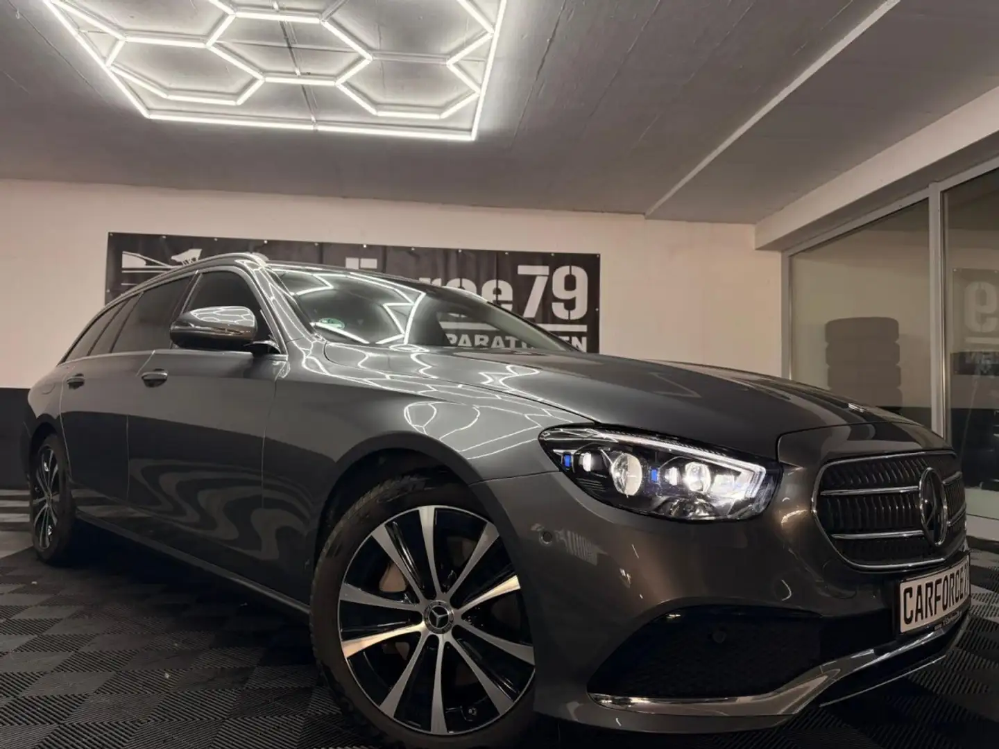 Mercedes-Benz E 300 e Hybrid LED KLIMAAUT. SITZHZG VOLLDIGI.PDC Klima Grau - 1