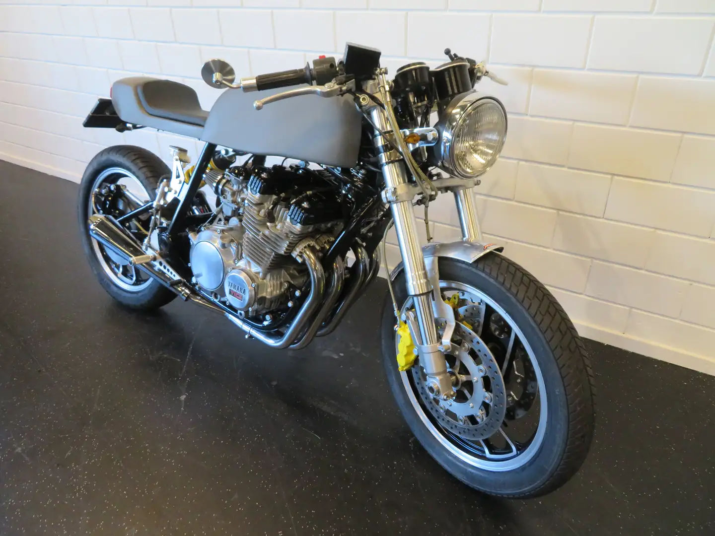 Yamaha XJ 900 CAFE-RACER Zilver - 2