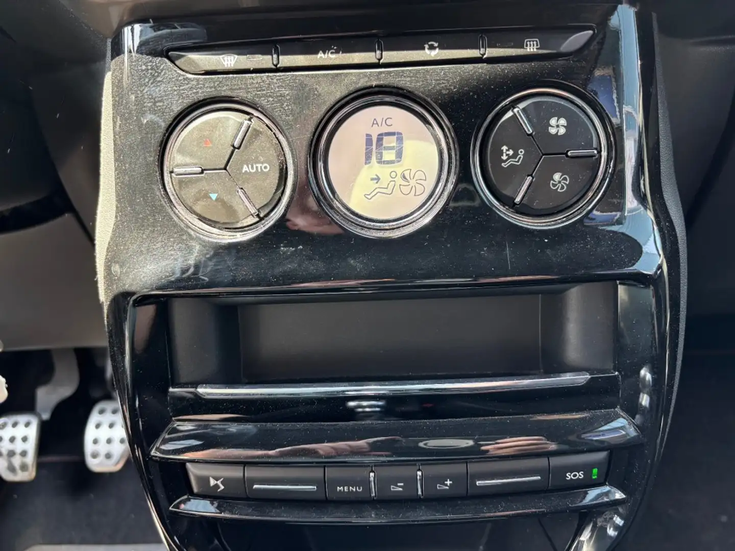 DS Automobiles DS 3 1.2 PURETECH BNS NAVI AIRCO/ECC PDC Grijs - 2