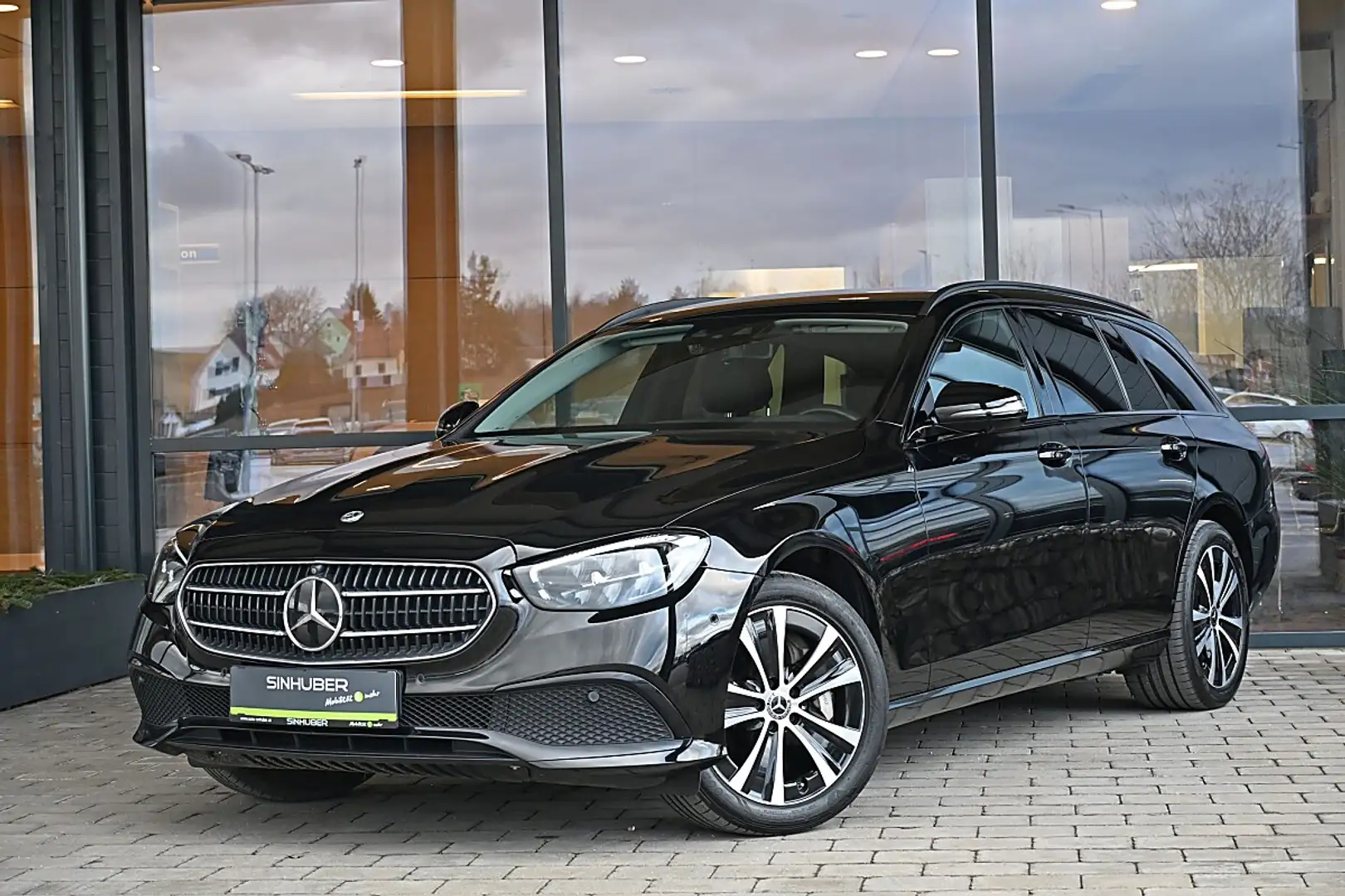 Mercedes-Benz E 300 de PHEV T 4Matic Aut. ACC, AHK elektr., Burmest... Schwarz - 1