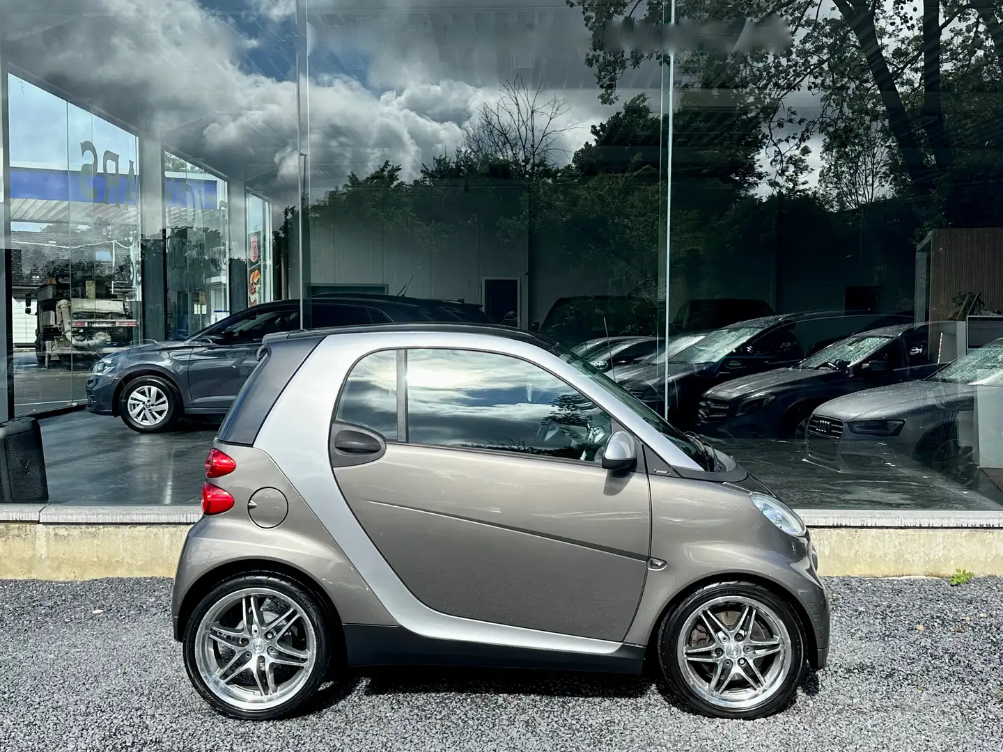smart forTwo *1.0*AUTOMATIQUE*TOIT PANORAMIQUE*GPS Grijs - 2