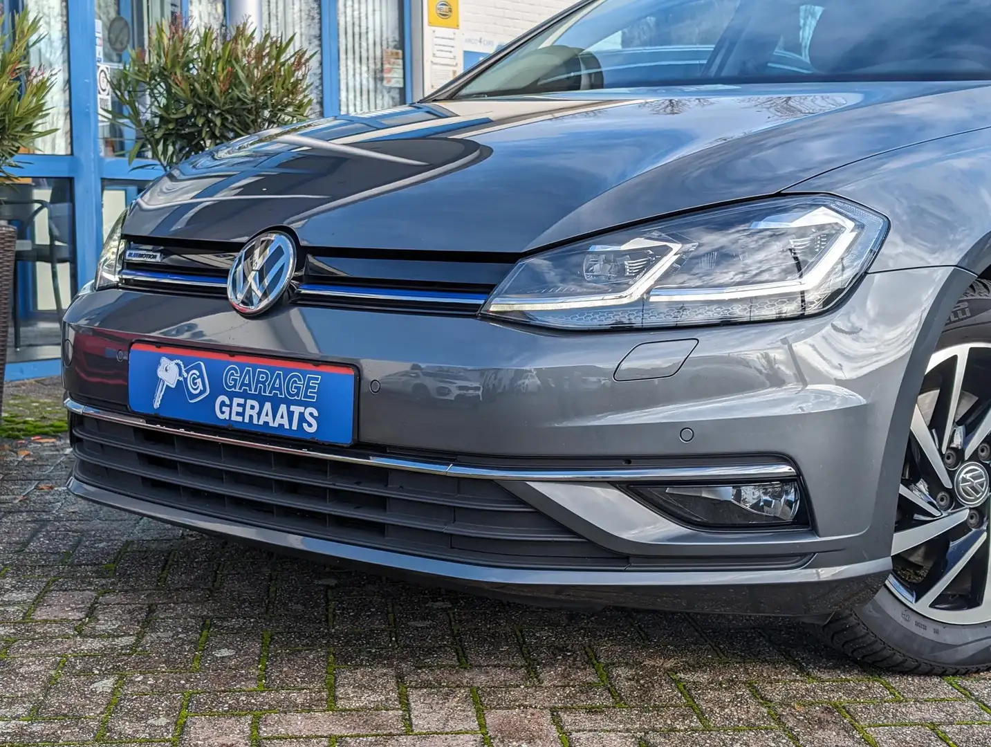 Volkswagen Golf 1.5 TSI Highline | Automaat, Digitaal Display, Dod Gris - 2