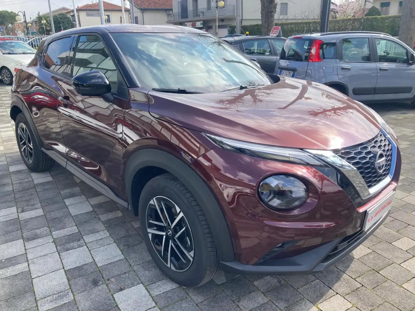 Nissan Juke 1.0 DIG-T 114 CV N-Connecta #TAN 5,95% Rojo - 2