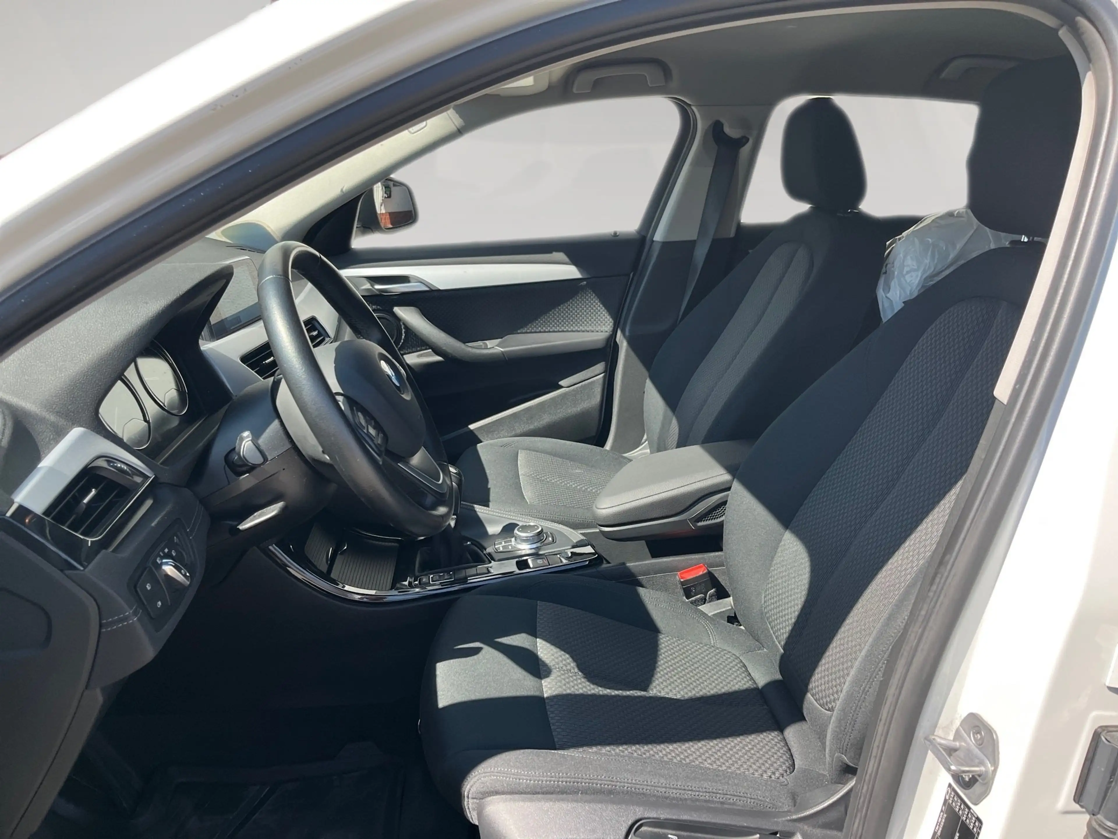 BMW X2 sDrive18i Advantage LM,SHZ,Navi — photo 7