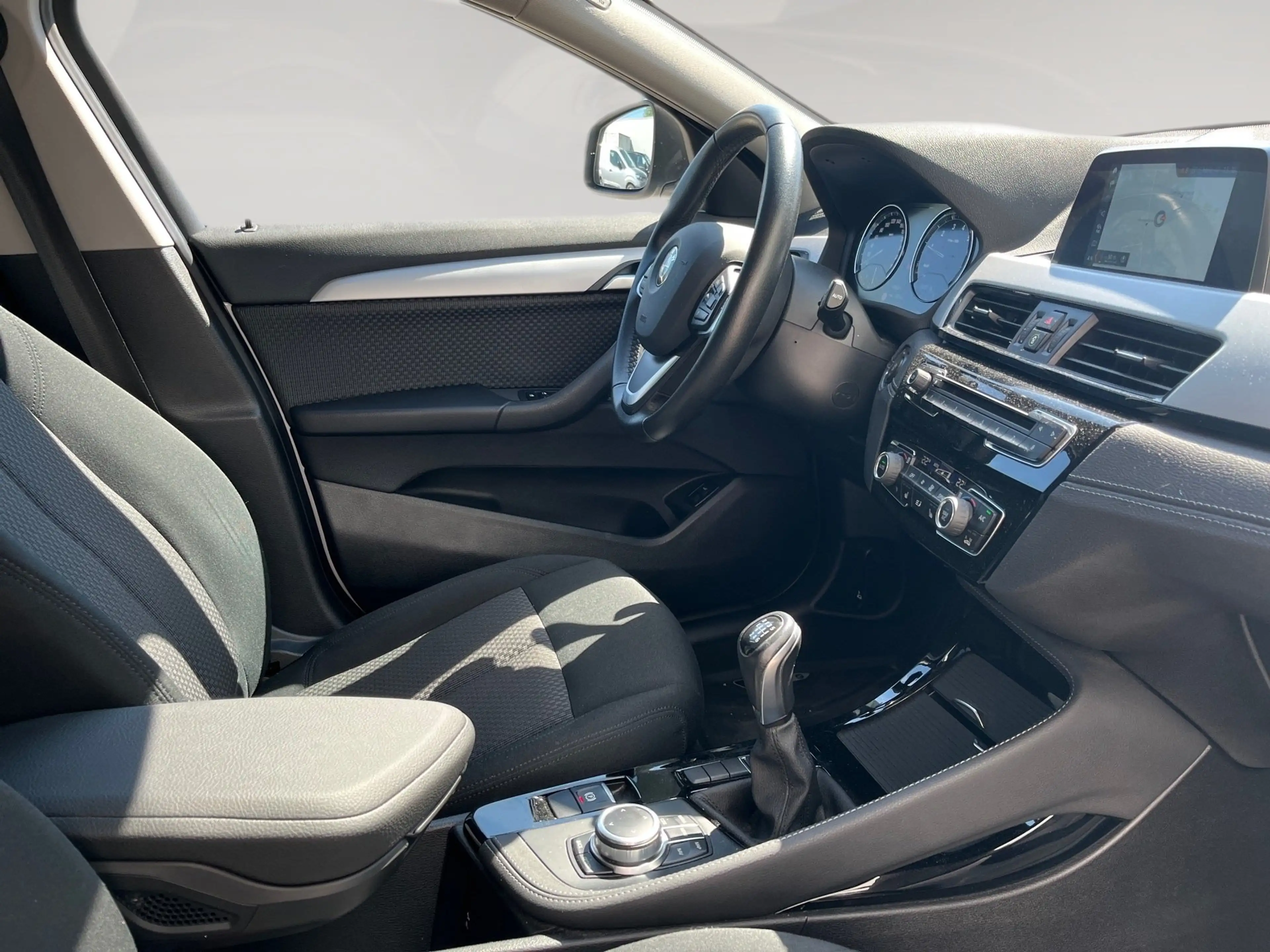 BMW X2 sDrive18i Advantage LM,SHZ,Navi — photo 14