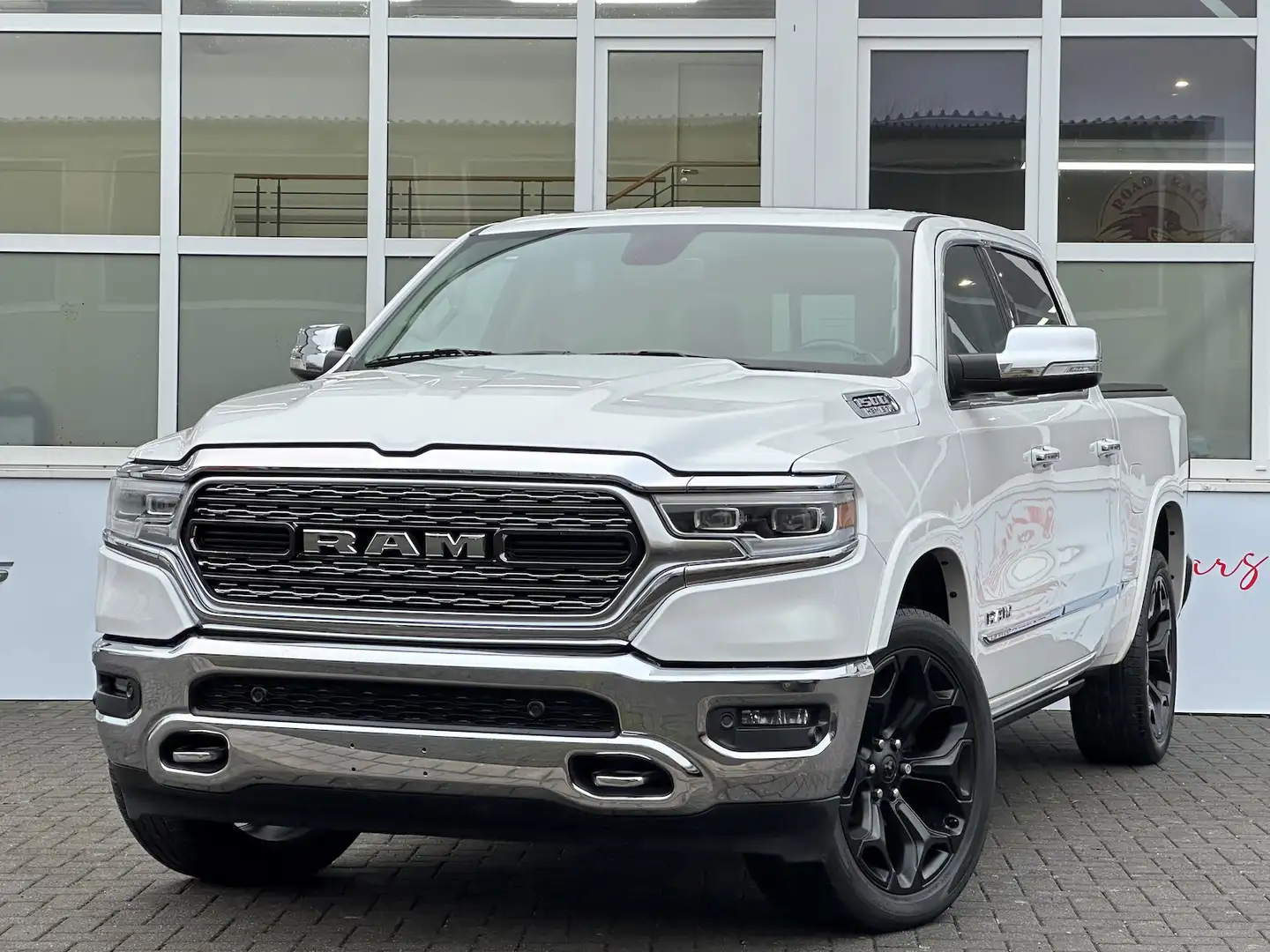 Dodge RAM 1500 Limited Mwst. Luftf. e-Steps Pano PDC Weiß - 1