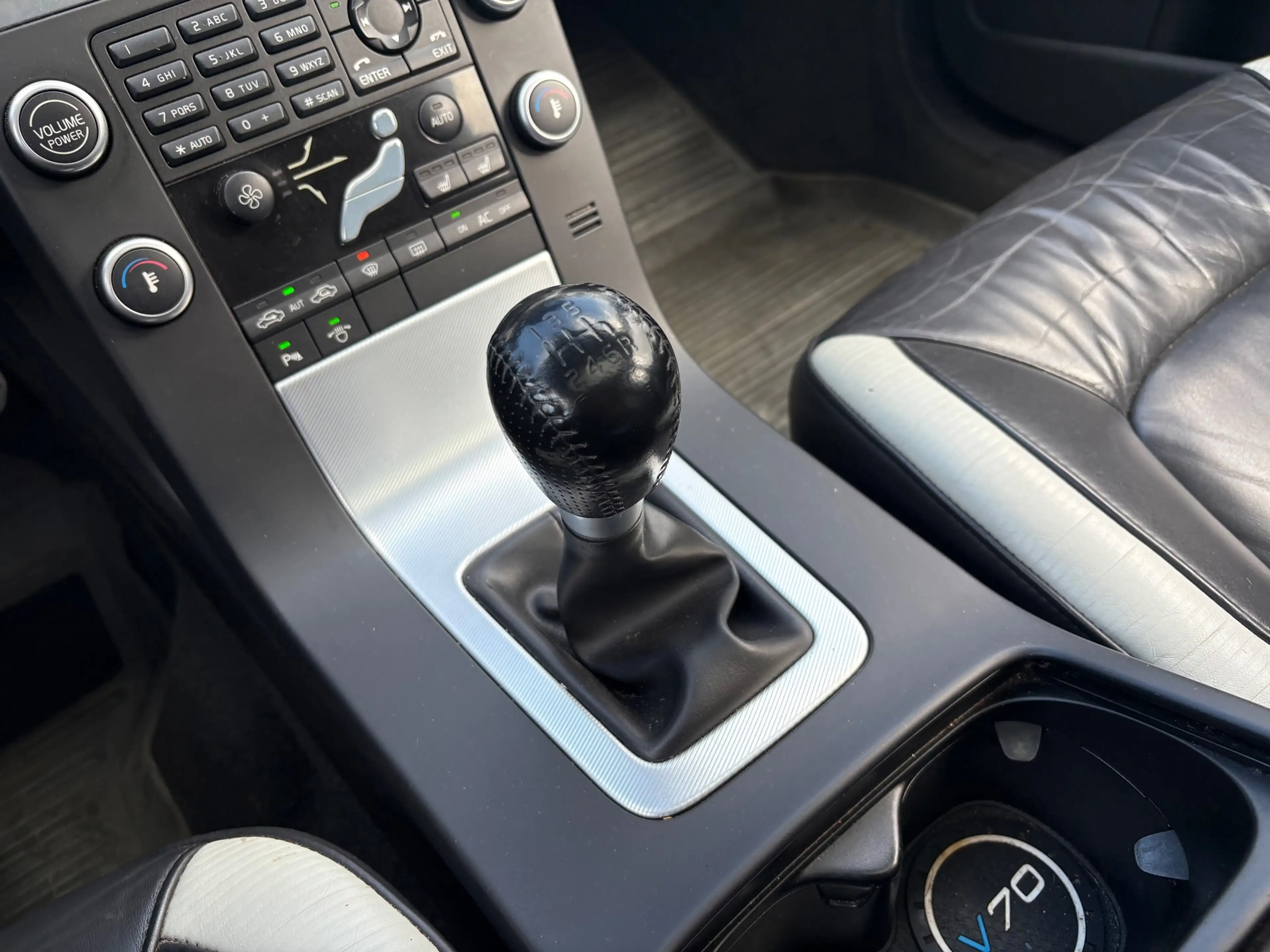 Volvo V70 2.5T RDesign CARPLAY/PDC/CAMERA/PANO/STOELVERW/NAP — photo 37