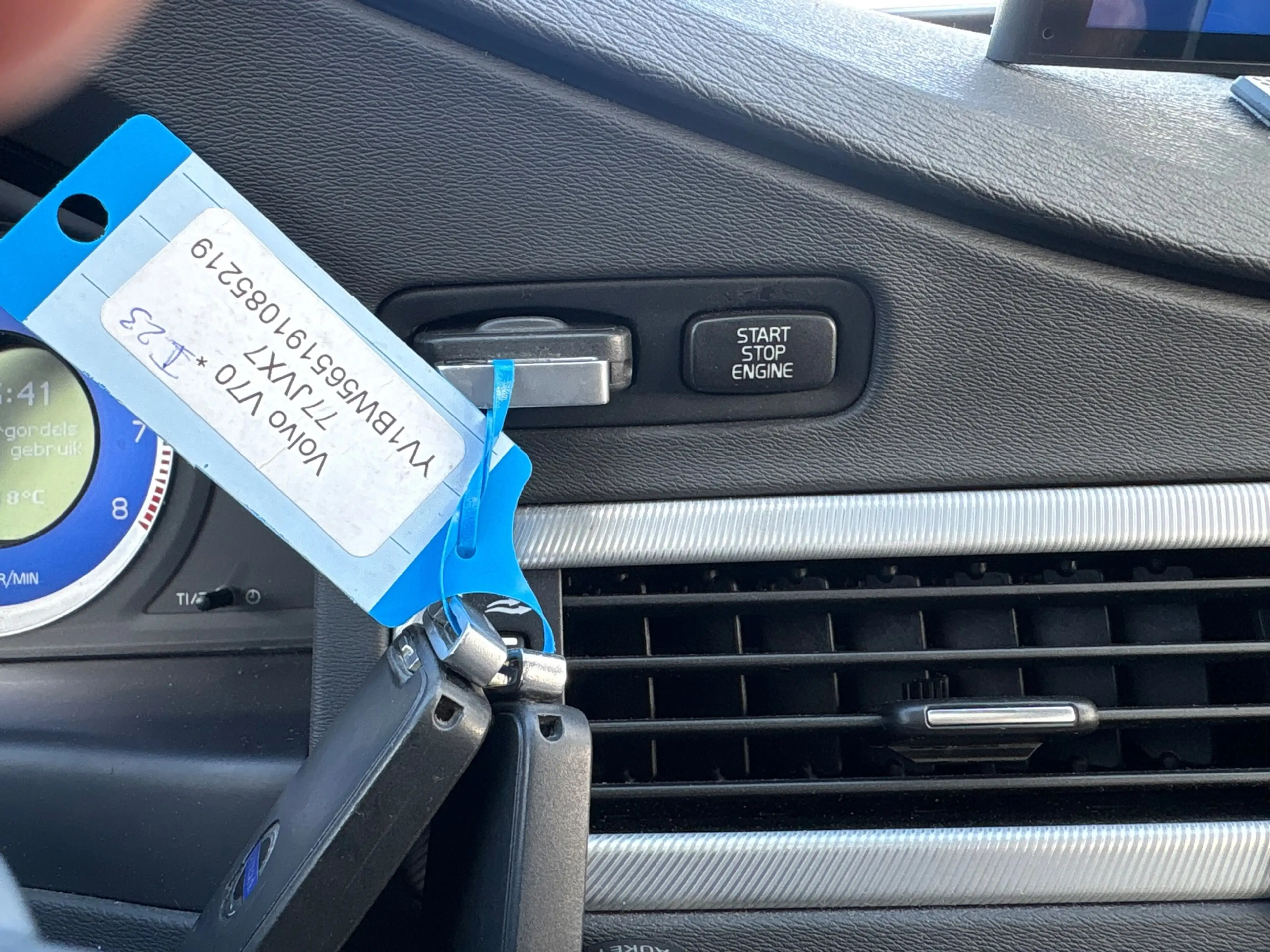 Volvo V70 2.5T RDesign CARPLAY/PDC/CAMERA/PANO/STOELVERW/NAP — photo 35