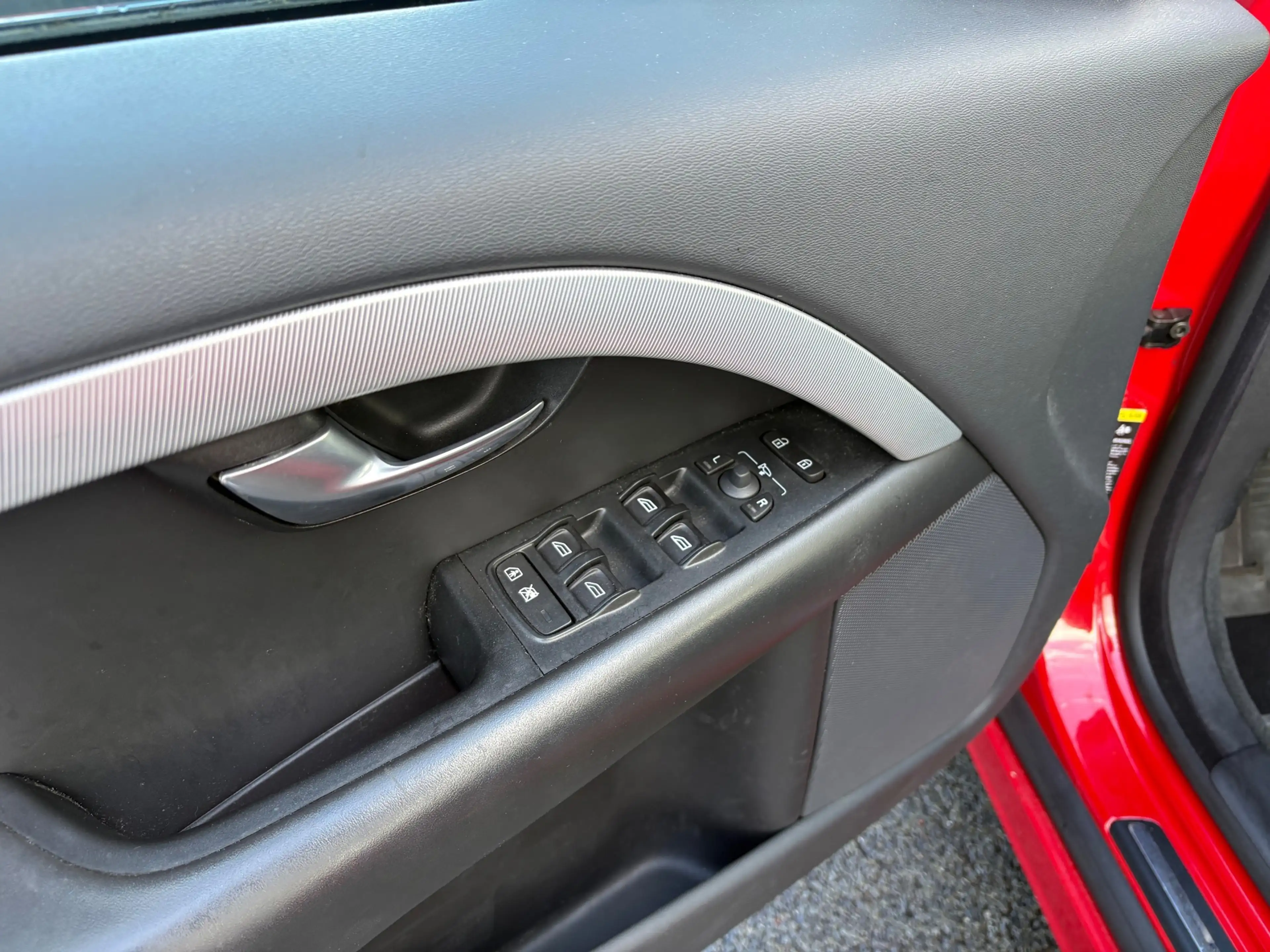 Volvo V70 2.5T RDesign CARPLAY/PDC/CAMERA/PANO/STOELVERW/NAP — photo 13