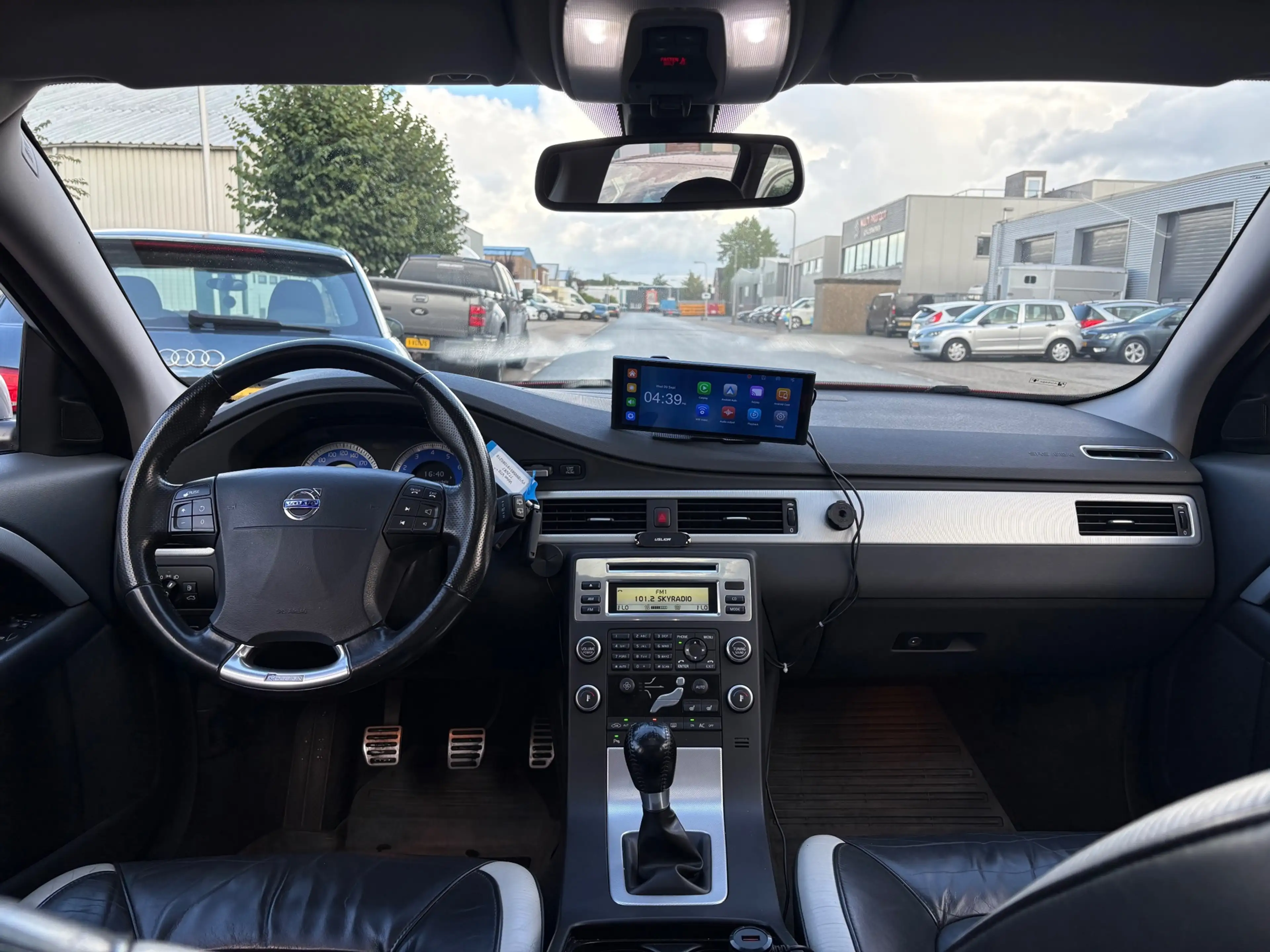 Volvo V70 2.5T RDesign CARPLAY/PDC/CAMERA/PANO/STOELVERW/NAP — photo 3