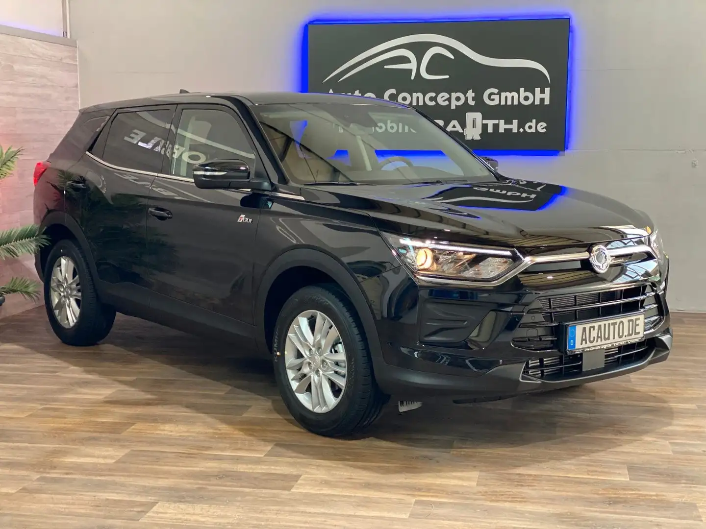 KGM Korando 1.5 T-GDI Nomad Schwarz - 2