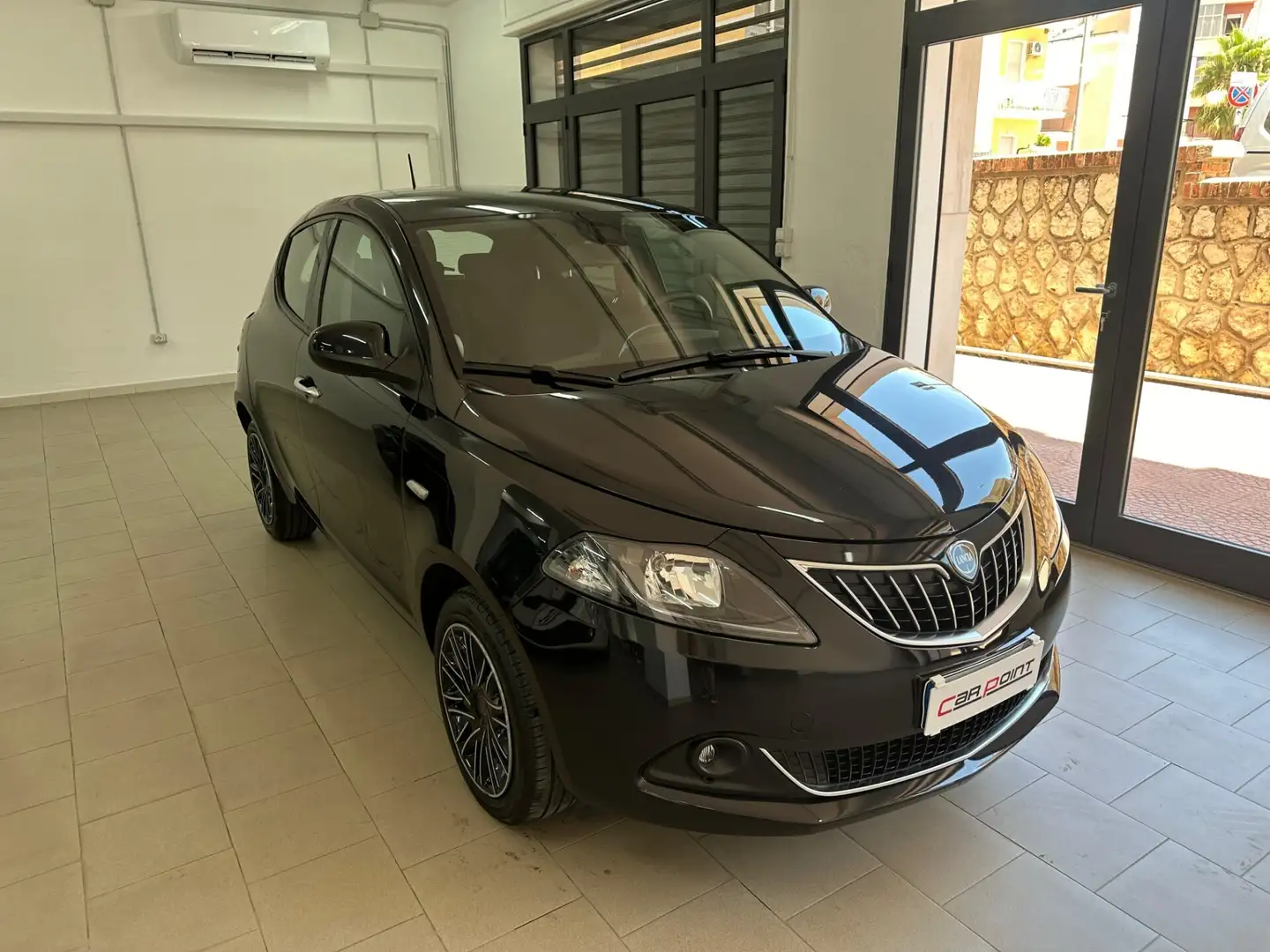 Lancia Ypsilon 1.0 FireFly 5 porte S&S Hybrid Gold Nero - 2