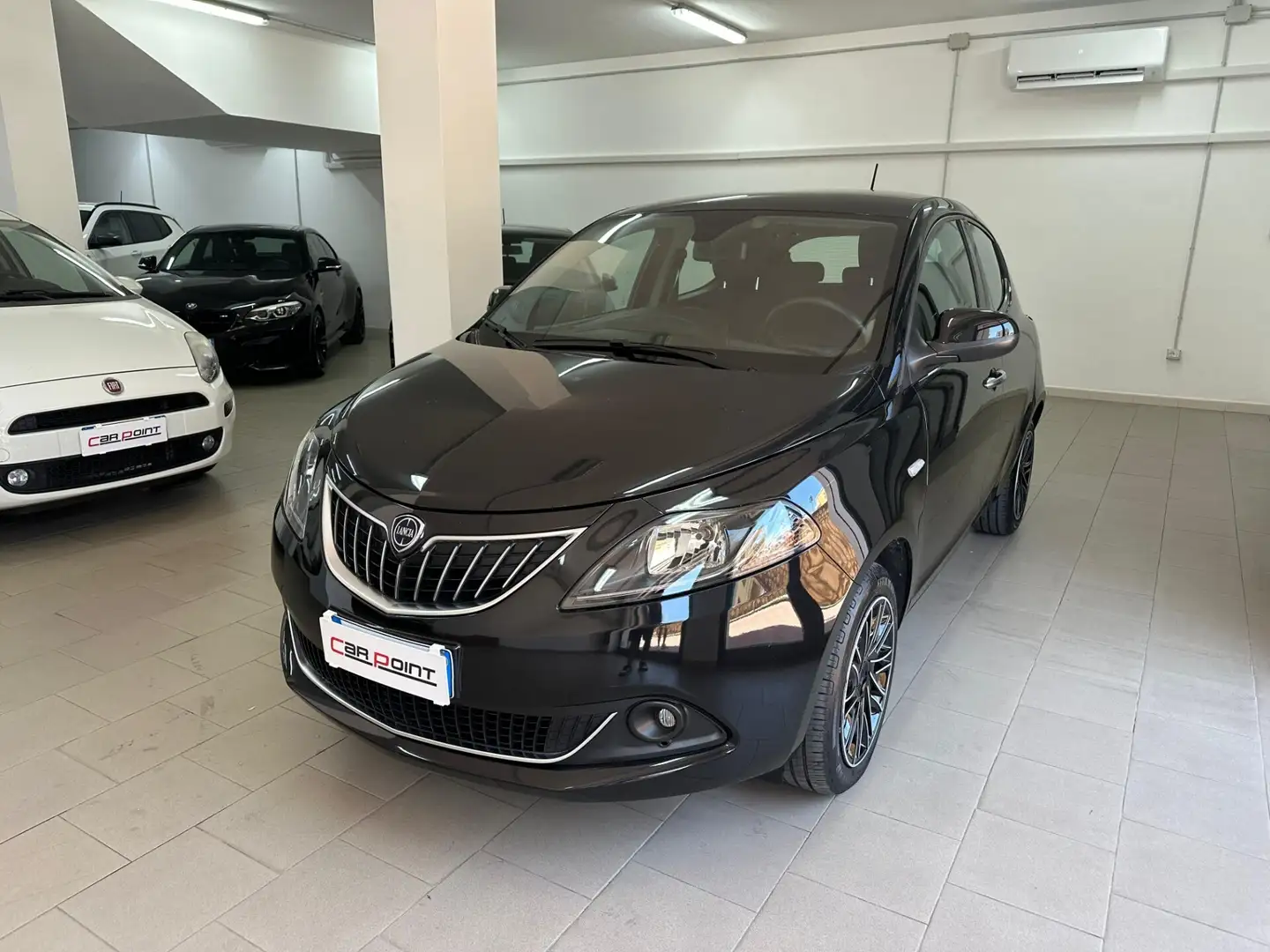 Lancia Ypsilon 1.0 FireFly 5 porte S&S Hybrid Gold Nero - 1