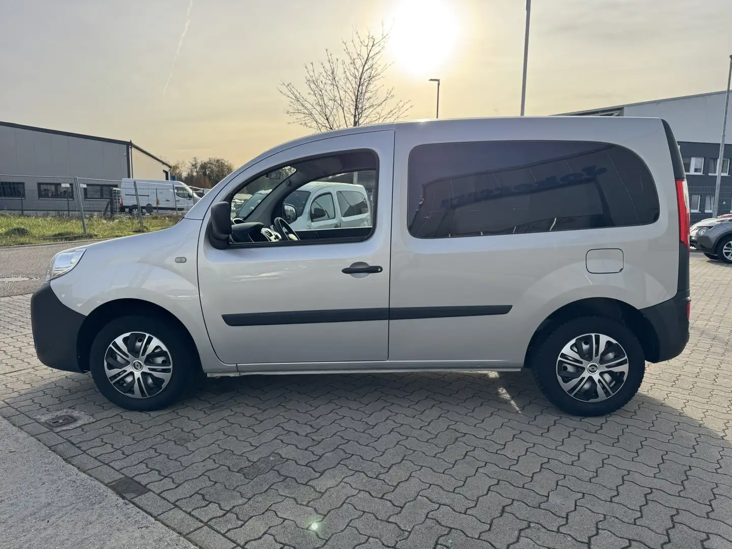 Renault Kangoo Rapid 1.5 dCi 110 FAP Extra  Stdheizung/Klima/Rega Silber - 2