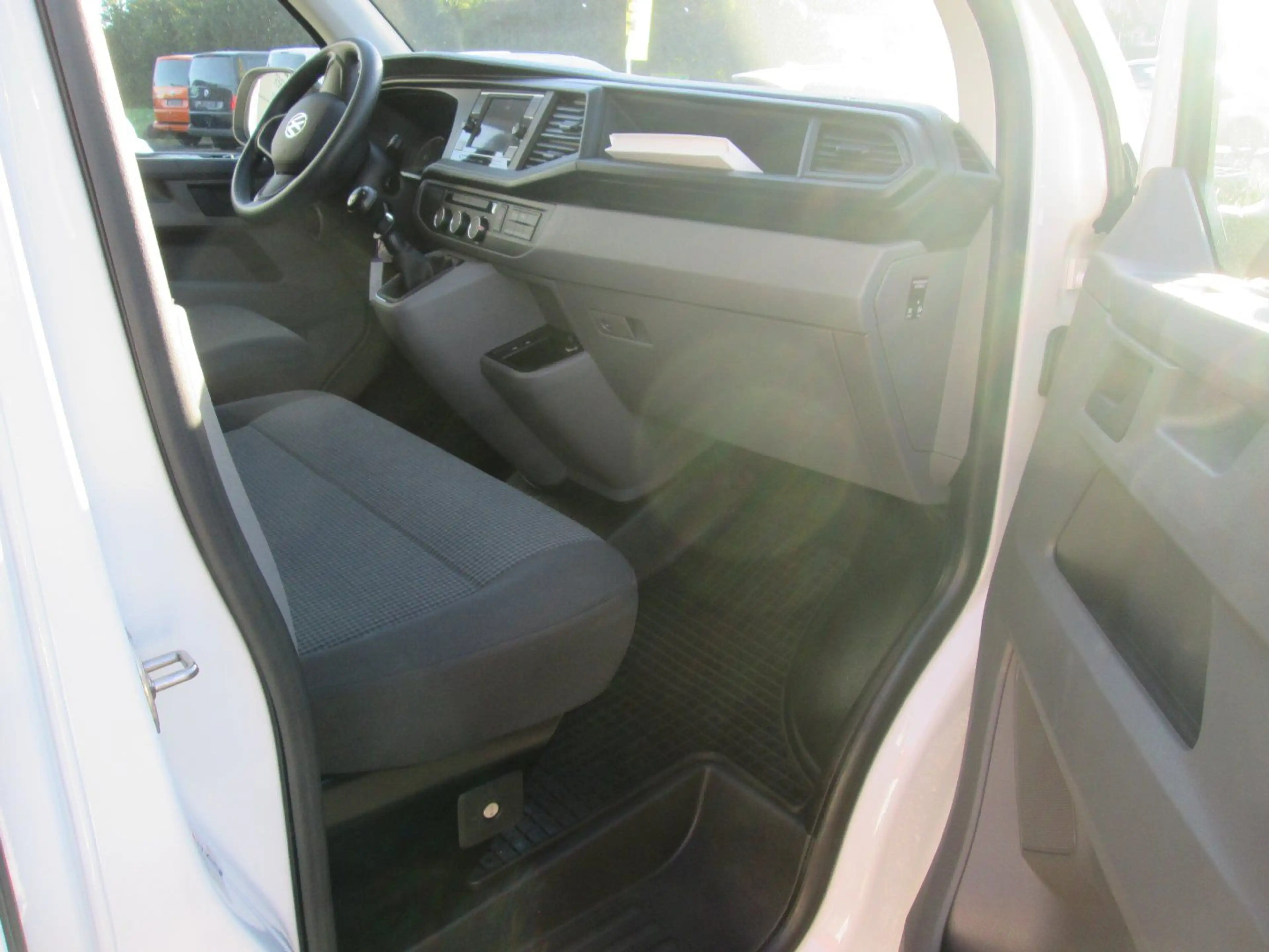 Volkswagen T6.1 Transporter T6.1 2.0 TDI 4Motion Kombi L2H1 — photo 7