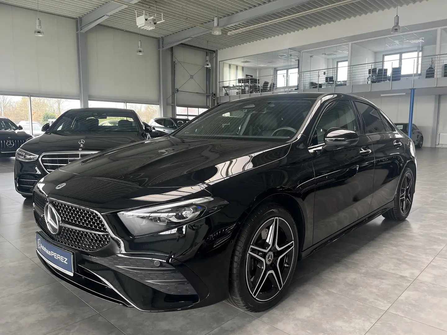 Mercedes-Benz A 250 e Limo AMG PREMIUM-MULTIBEAM-BURMESTER-360 Schwarz - 2