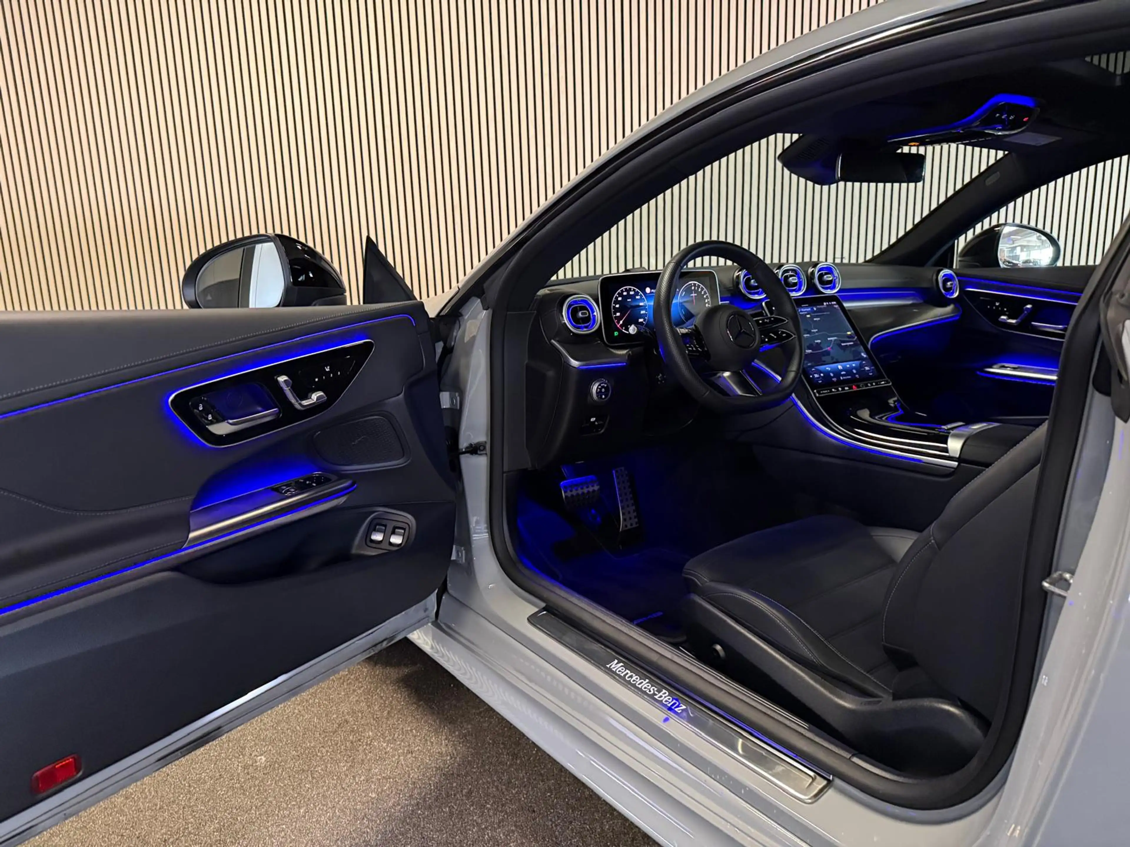 Mercedes-Benz CLE 300 Coupé 300e AMG STYLING-PANORAMA-NIGHT-MEMORY-ACC-1 — photo 12