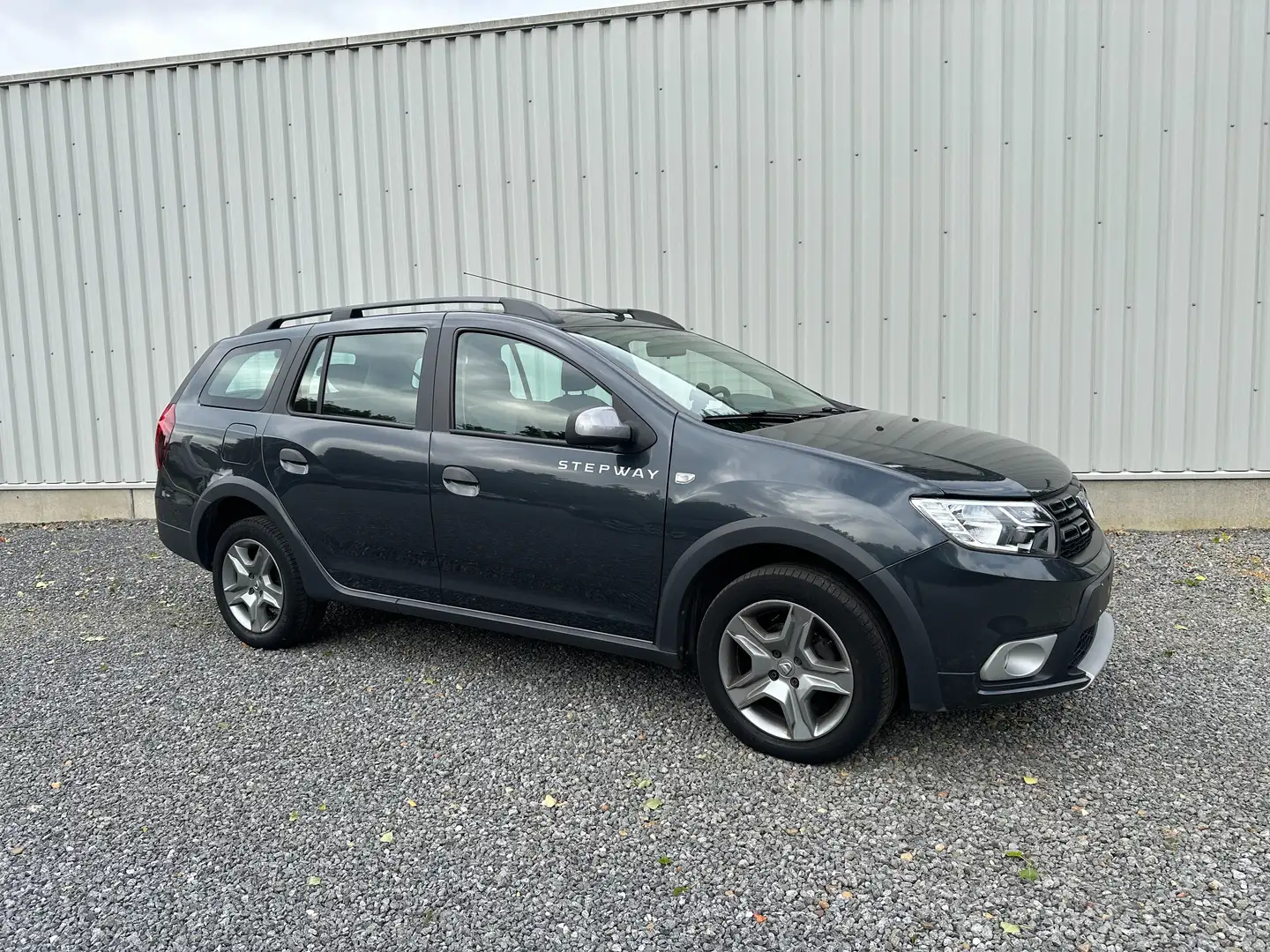 Dacia Logan Stepway break benzine Euro6c met 1 jaar garantie Grau - 1