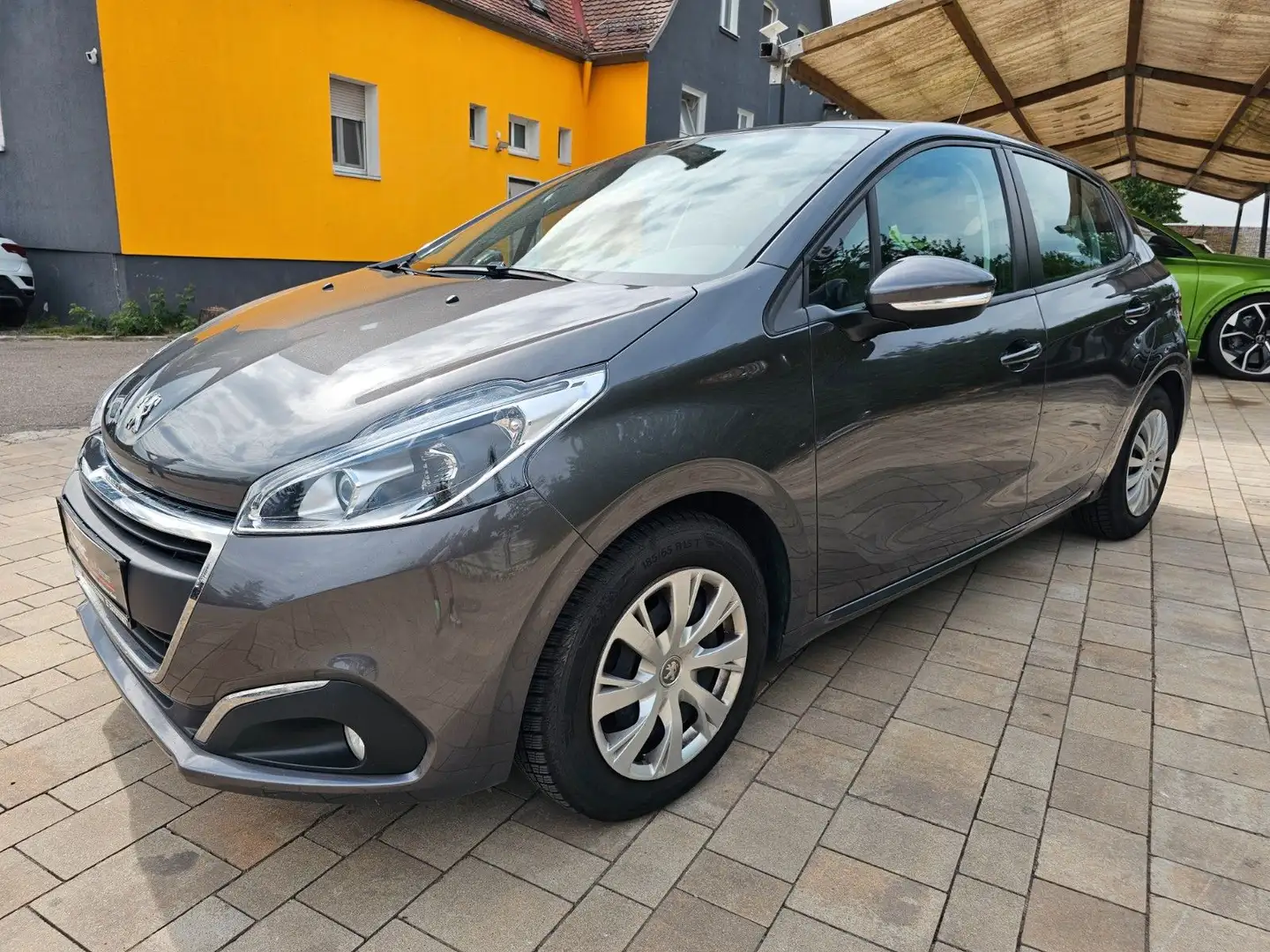 Peugeot 208 Active Grau - 2