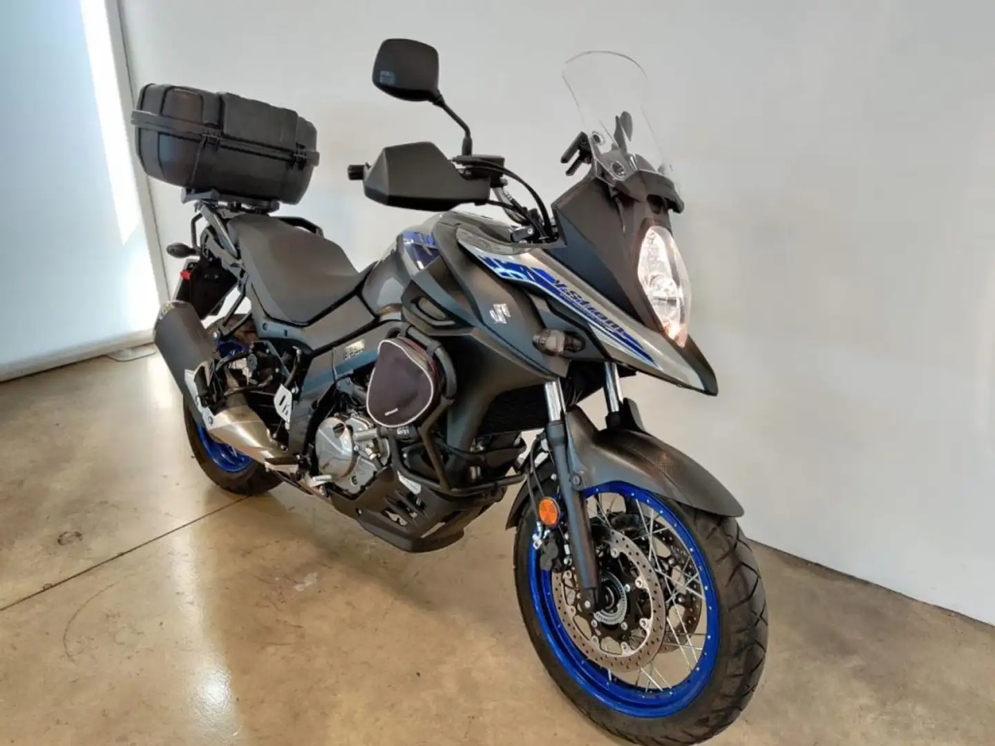 Suzuki V-Strom 650 DL Grijs - 2