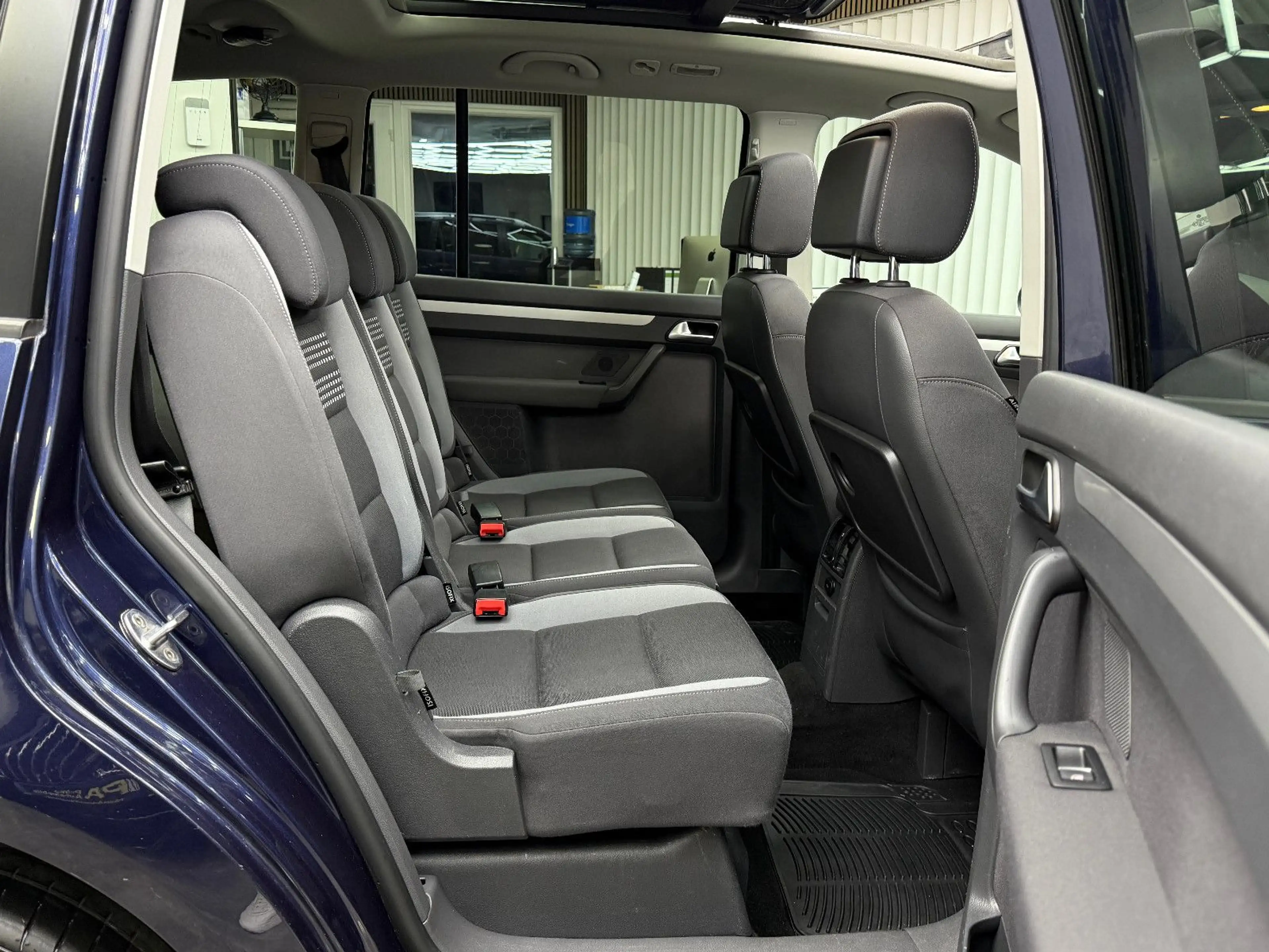 Volkswagen Touran 2.0TDI Life BMT / DSG 7-Sitzer Pano Xenon — photo 15
