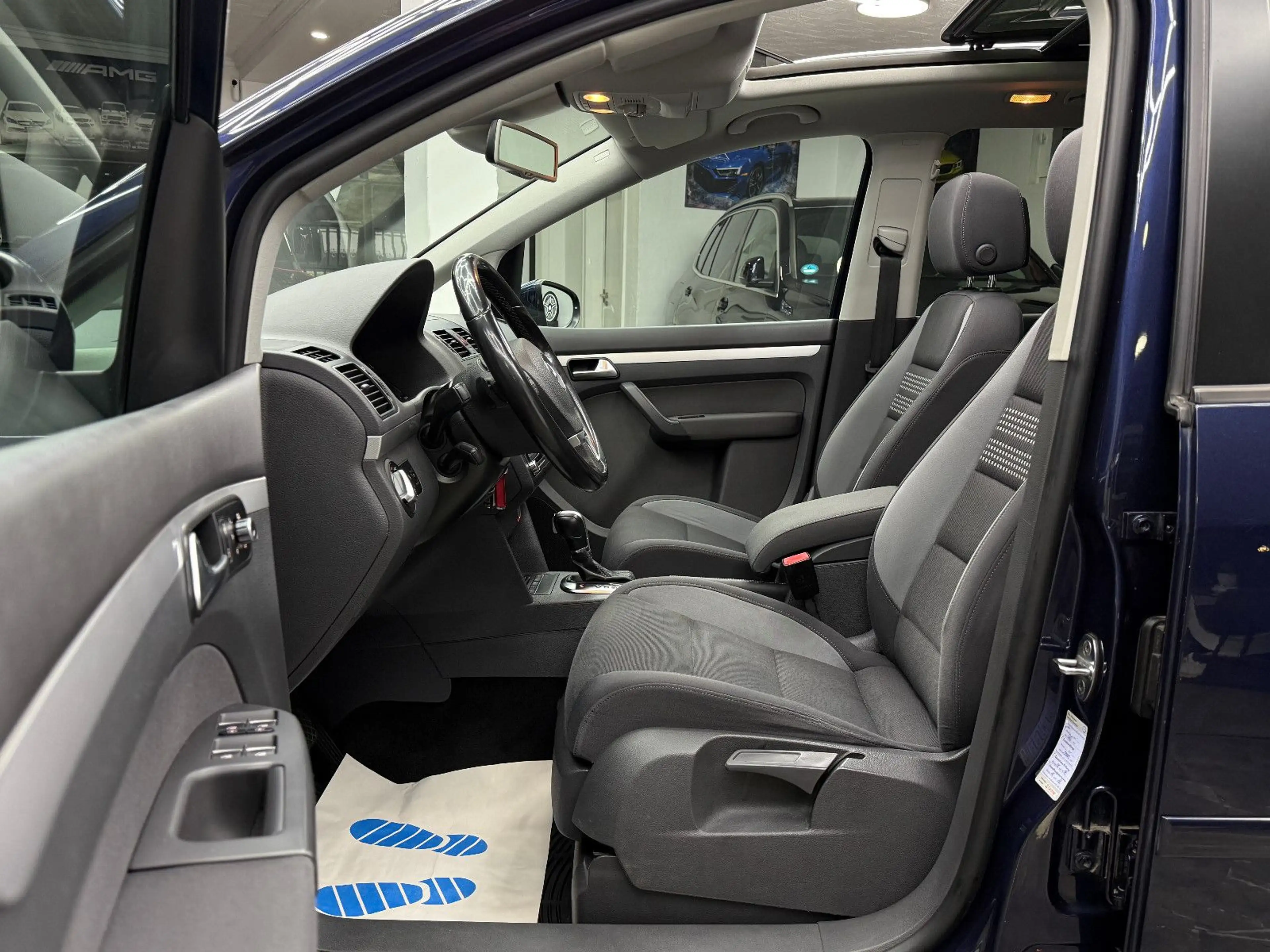 Volkswagen Touran 2.0TDI Life BMT / DSG 7-Sitzer Pano Xenon — photo 11