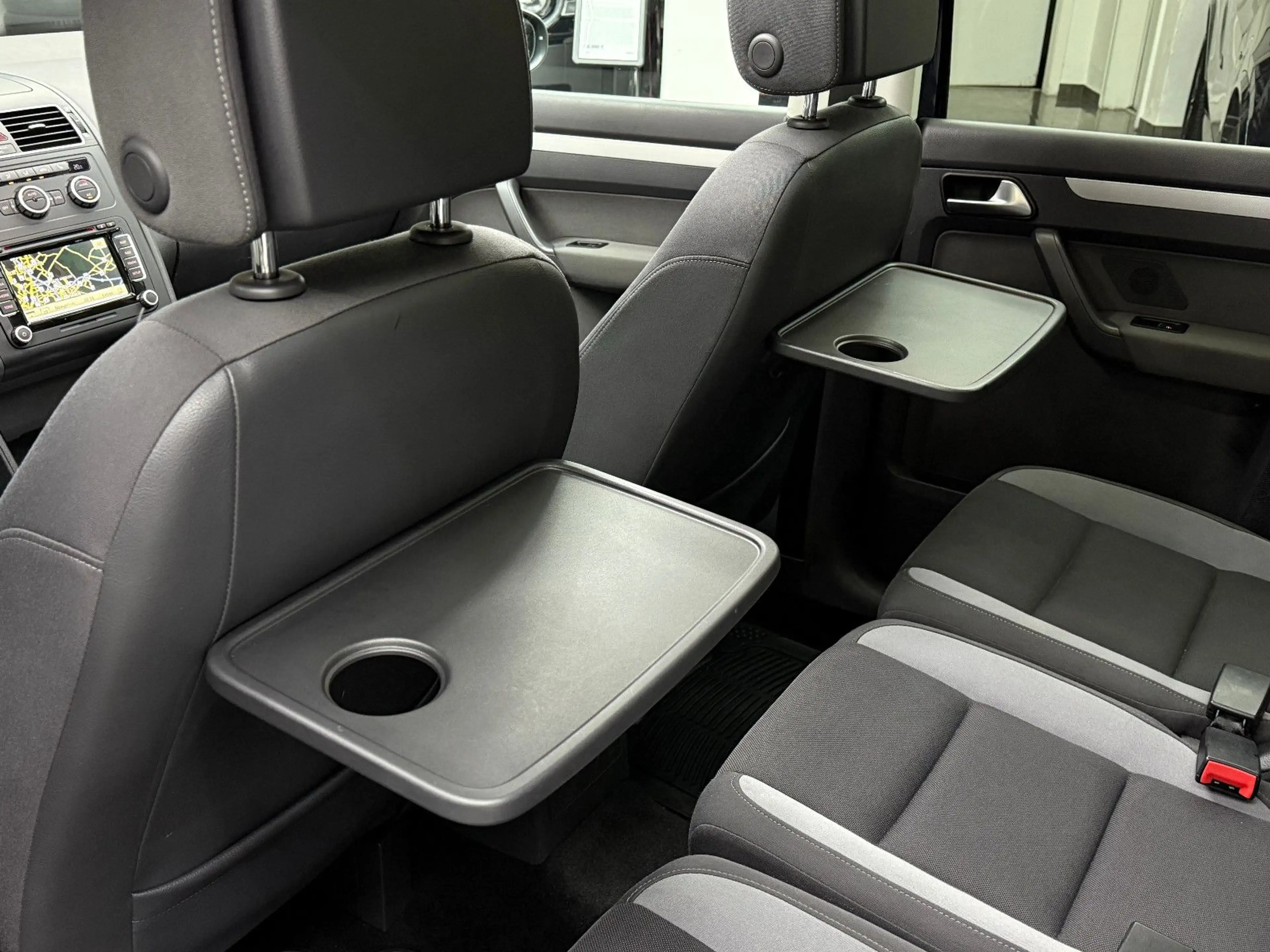 Volkswagen Touran 2.0TDI Life BMT / DSG 7-Sitzer Pano Xenon — photo 13