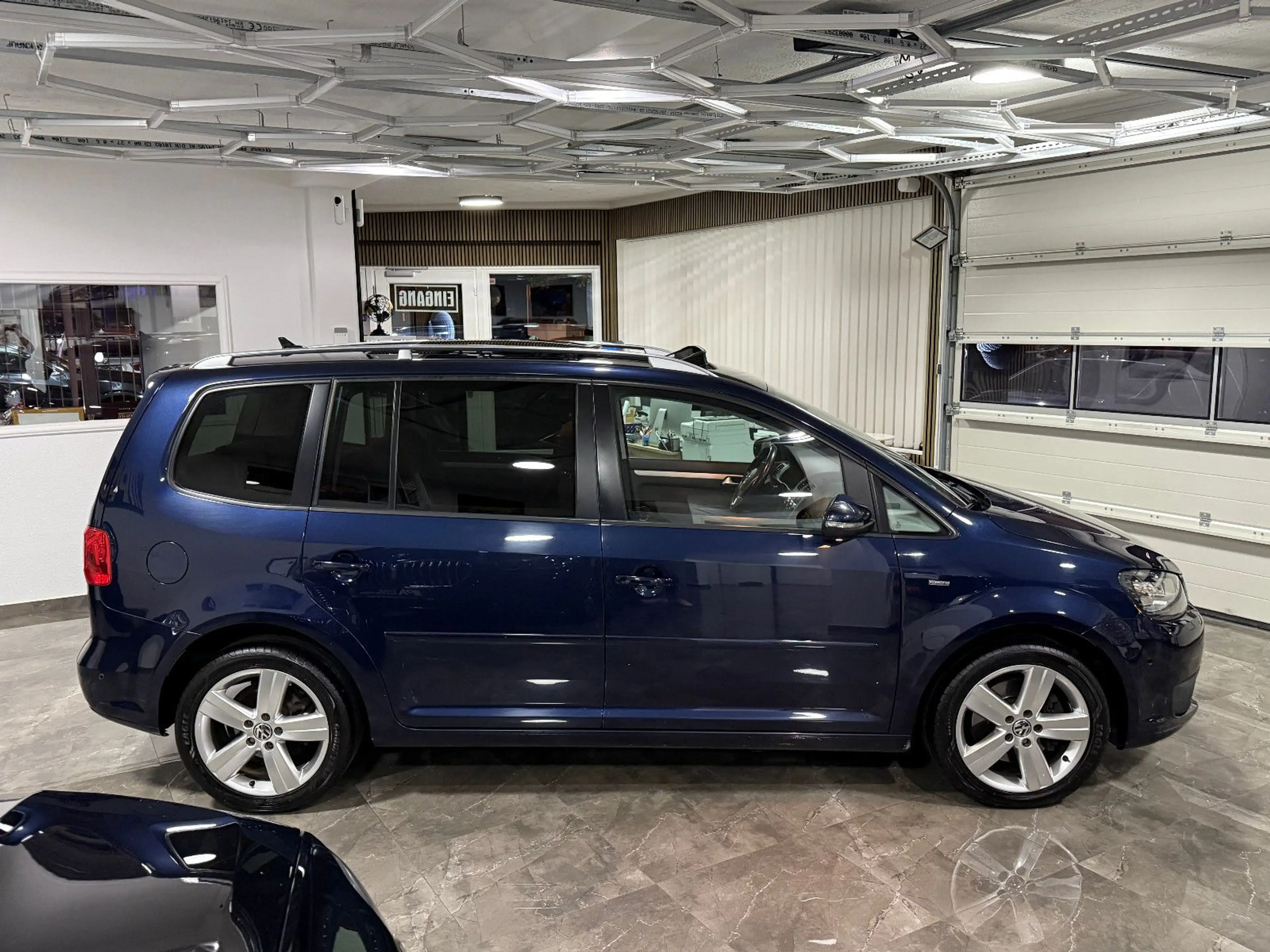 Volkswagen Touran 2.0TDI Life BMT / DSG 7-Sitzer Pano Xenon — photo 5
