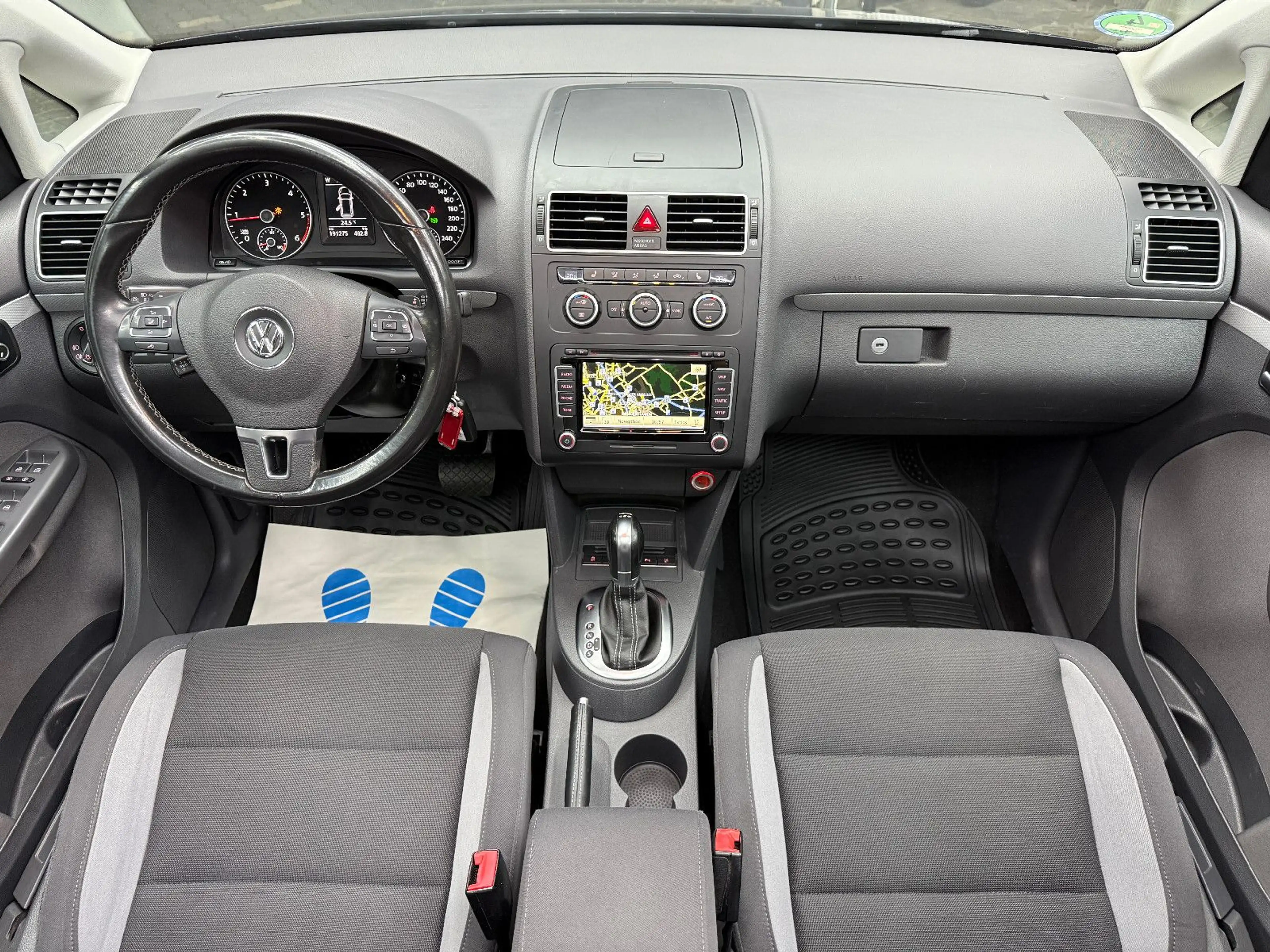 Volkswagen Touran 2.0TDI Life BMT / DSG 7-Sitzer Pano Xenon — photo 8