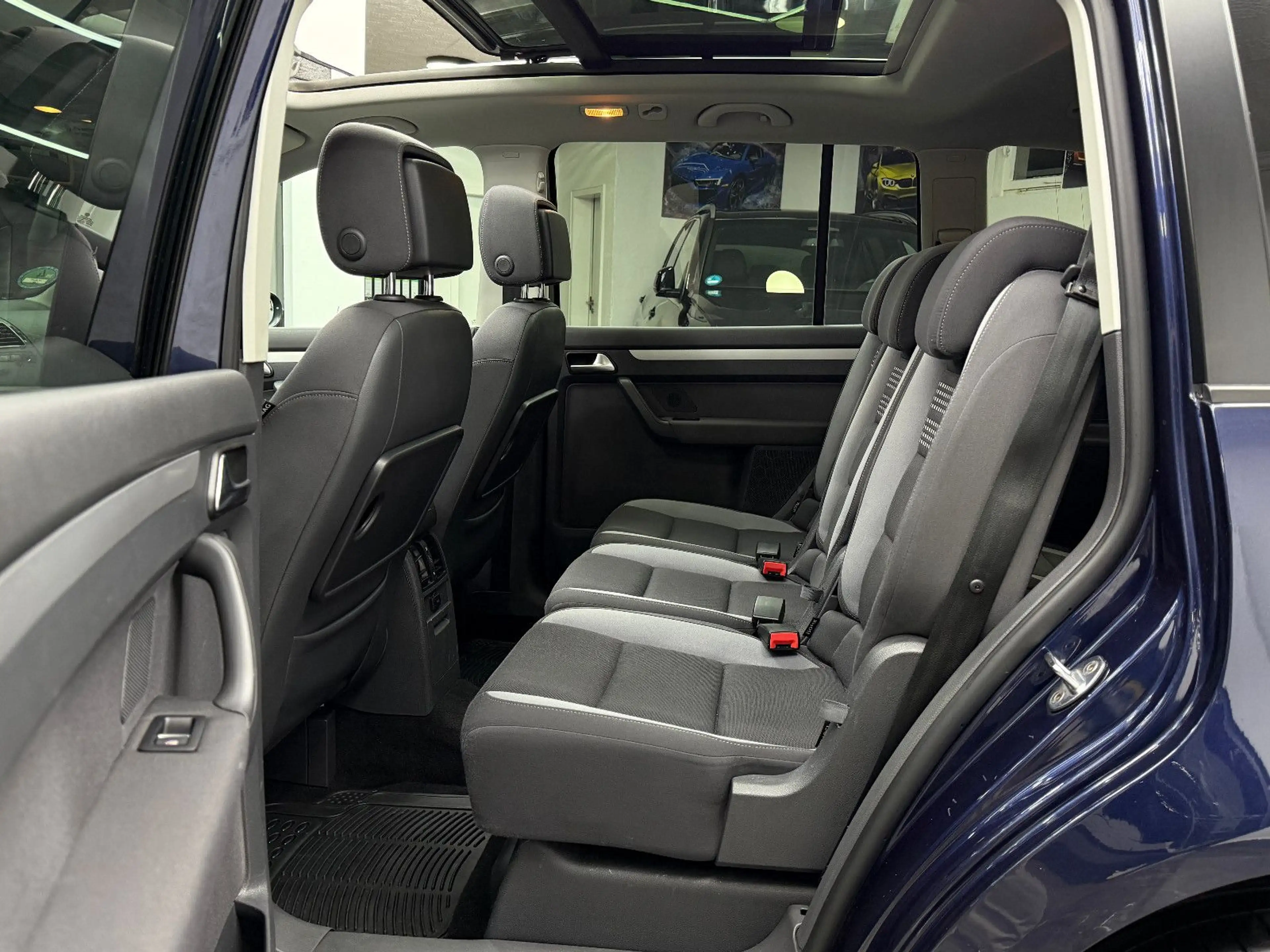 Volkswagen Touran 2.0TDI Life BMT / DSG 7-Sitzer Pano Xenon — photo 12