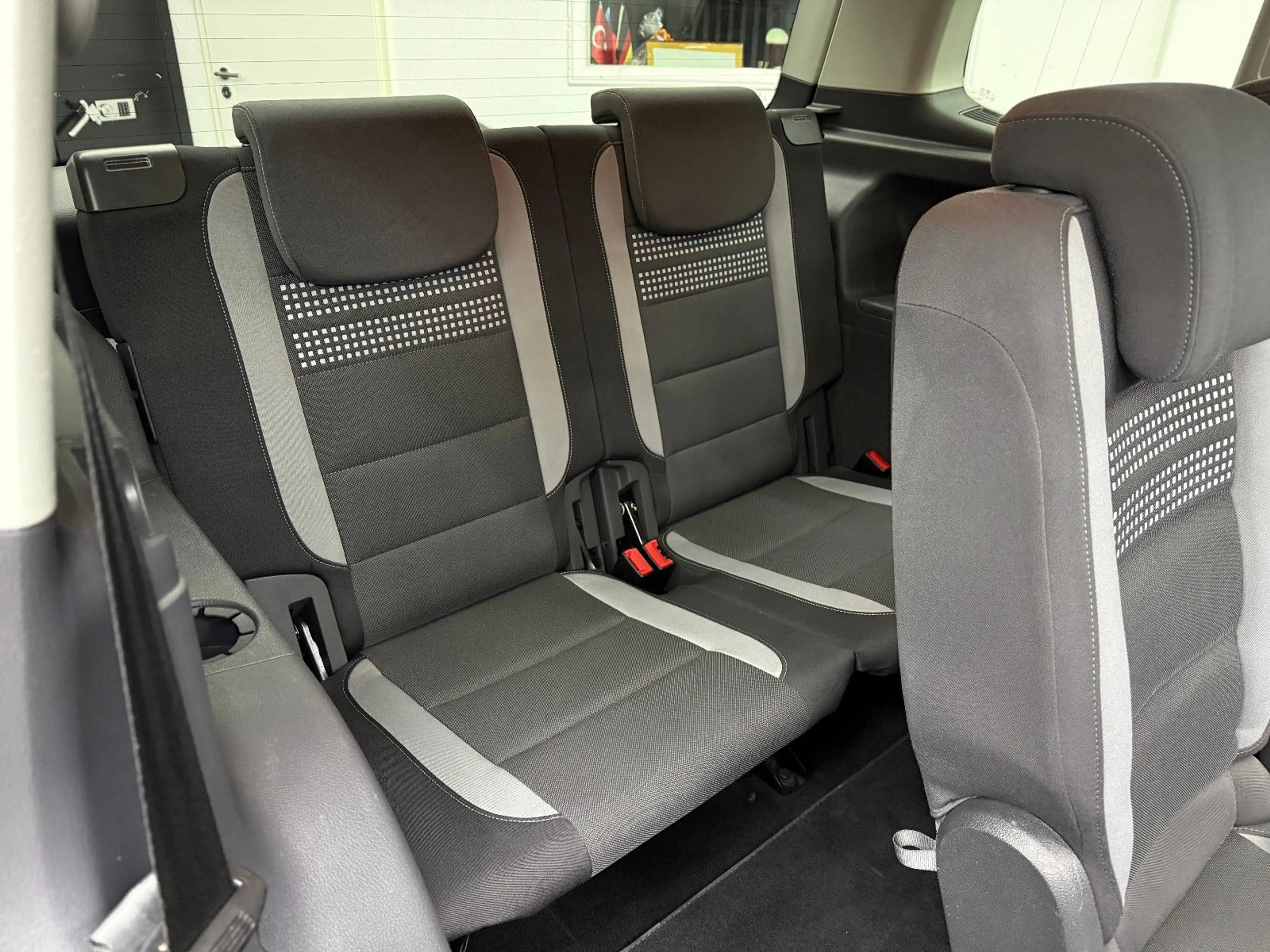 Volkswagen Touran 2.0TDI Life BMT / DSG 7-Sitzer Pano Xenon — photo 14