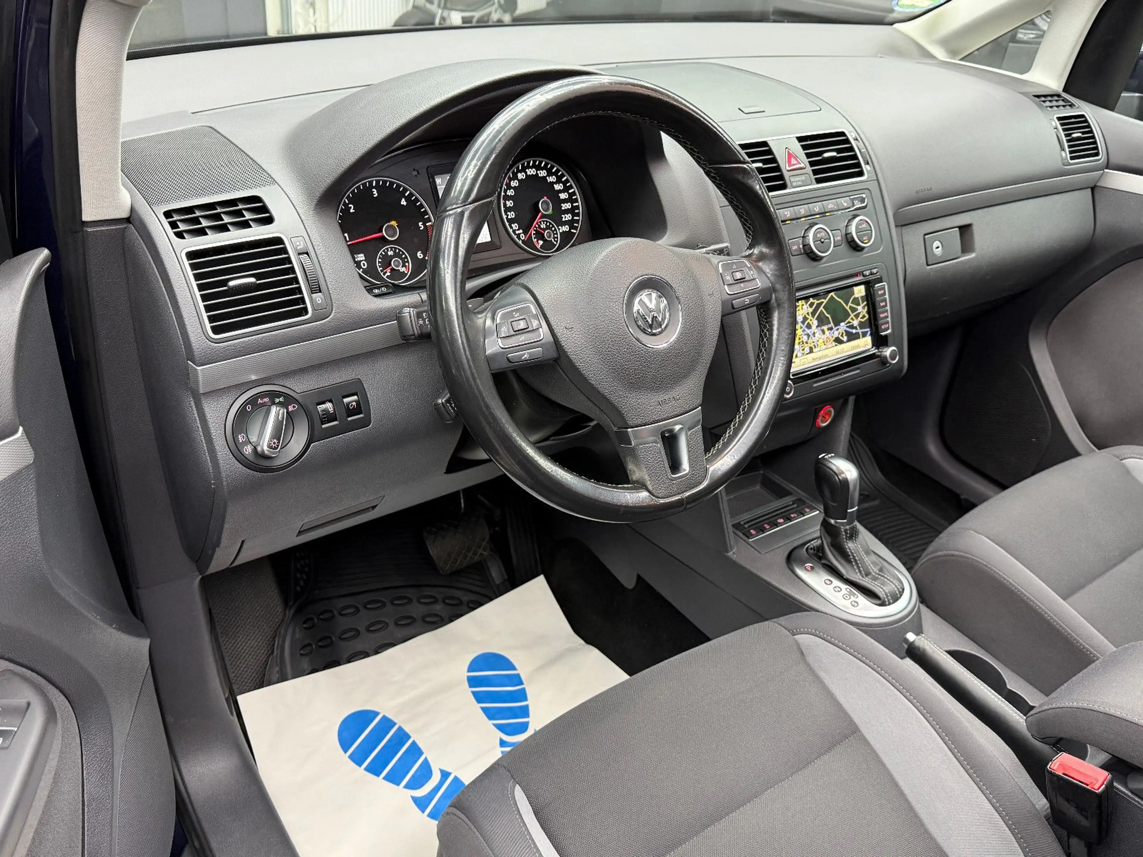 Volkswagen Touran 2.0TDI Life BMT / DSG 7-Sitzer Pano Xenon — photo 10