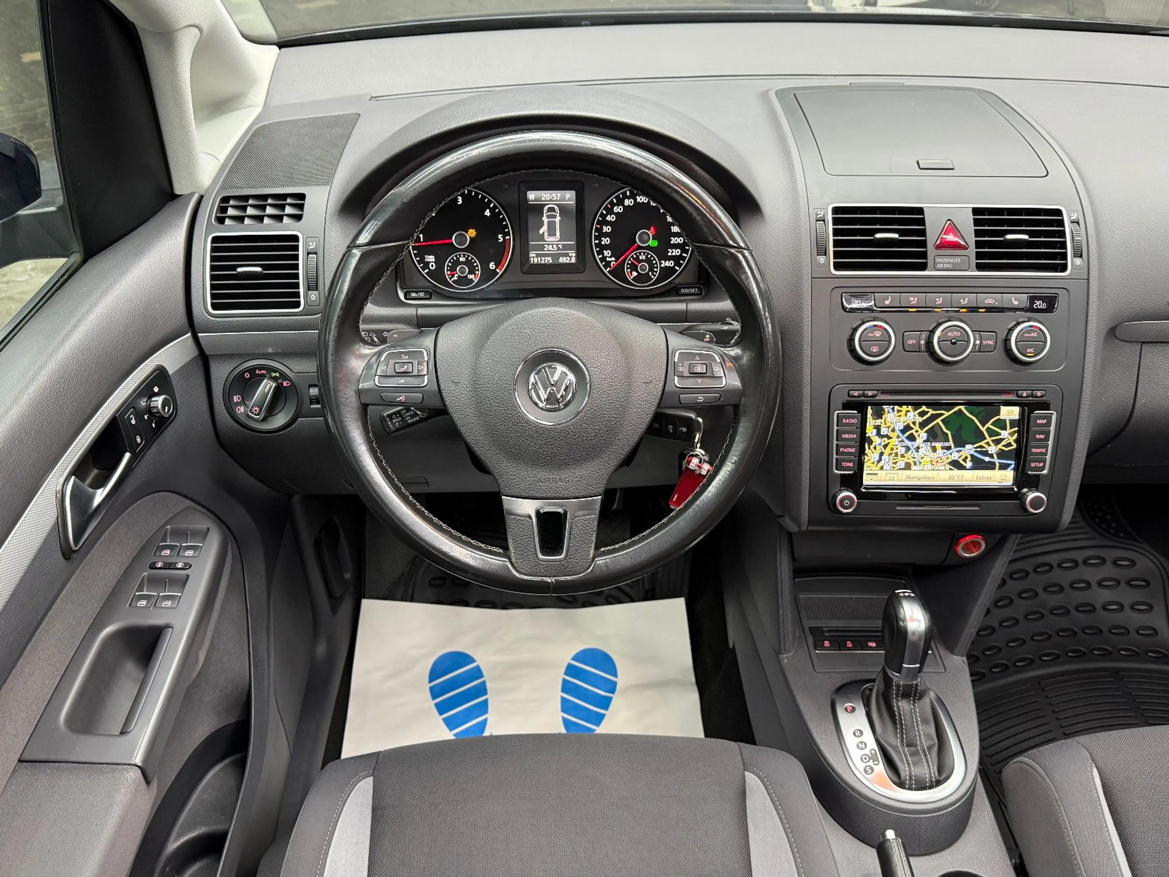 Volkswagen Touran 2.0TDI Life BMT / DSG 7-Sitzer Pano Xenon — photo 9