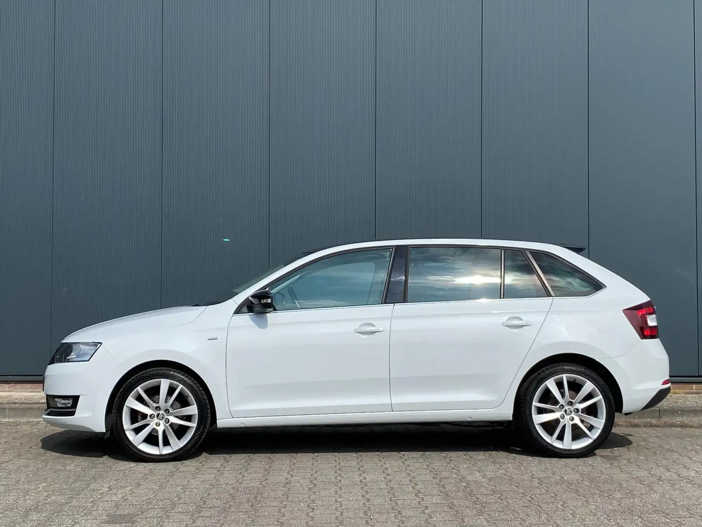 Skoda Rapid/Spaceback 1.0 TSI Clever Automaat | Panoramadak | Trekhaak | Blanc - 2