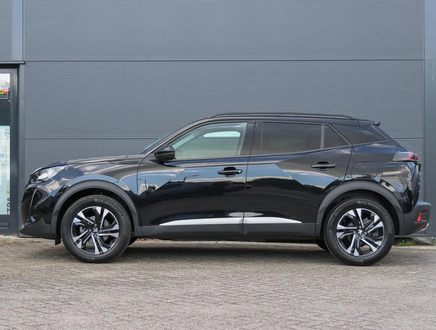 Peugeot 2008 1.2 Allure Pack 130 PK Automaat | Climate Control Schwarz - 2