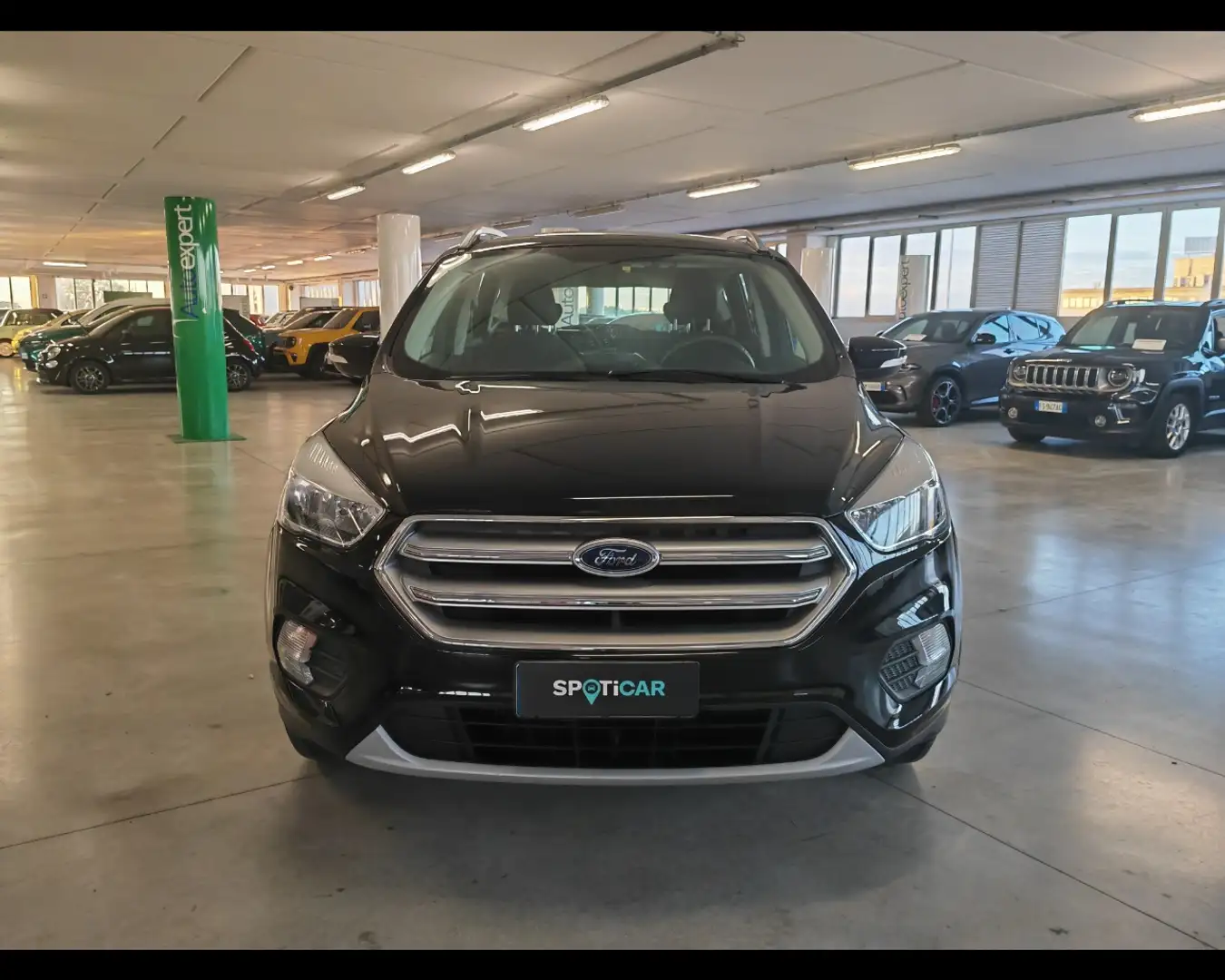 Ford Kuga 1.5 TDCi Business Zwart - 2