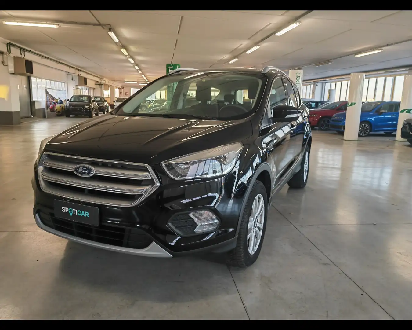 Ford Kuga 1.5 TDCi Business Zwart - 1