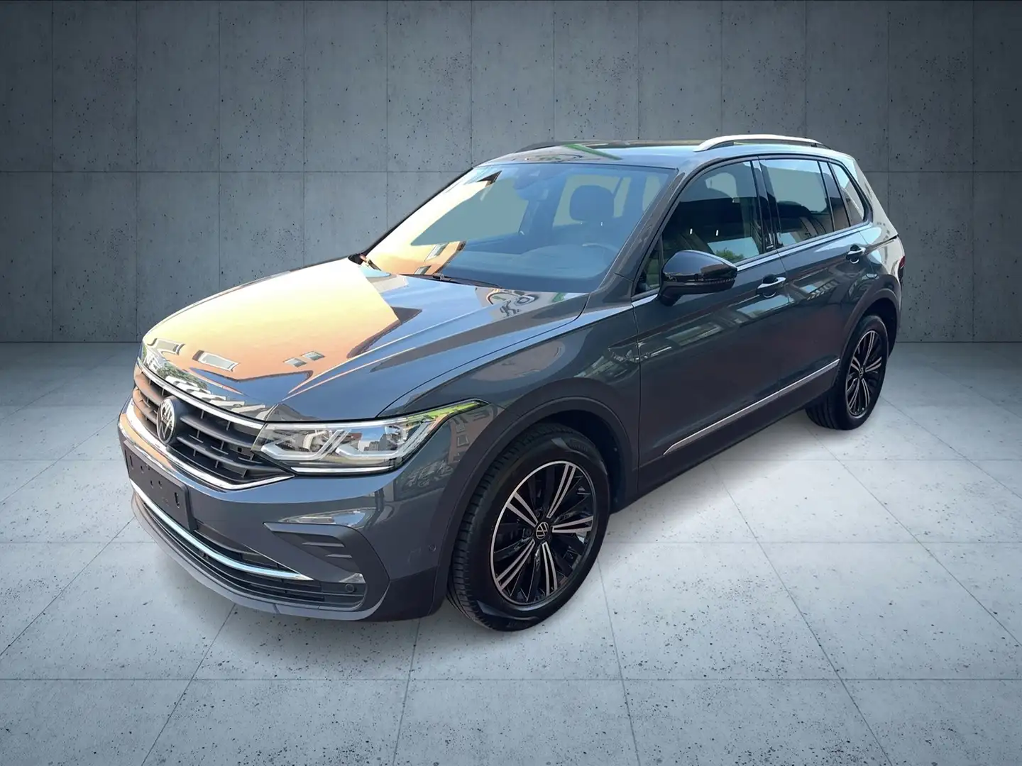 Volkswagen Tiguan 2.0 TDI Active DSG Navi Head Up Display Matrix LED Grau - 1