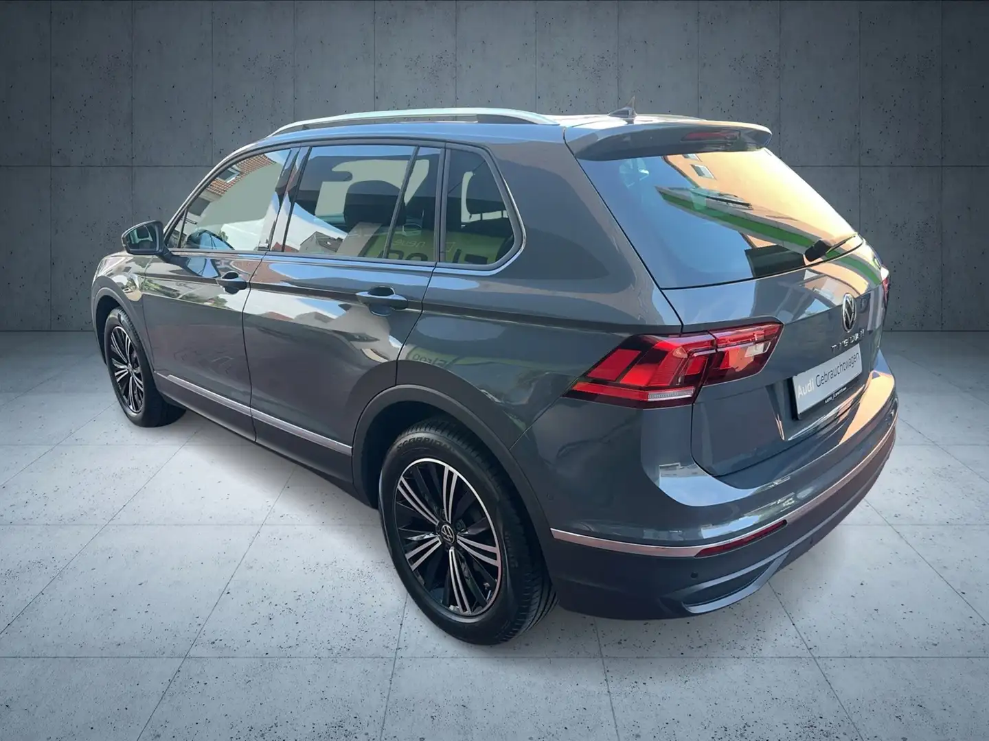 Volkswagen Tiguan 2.0 TDI Active DSG Navi Head Up Display Matrix LED Grau - 2