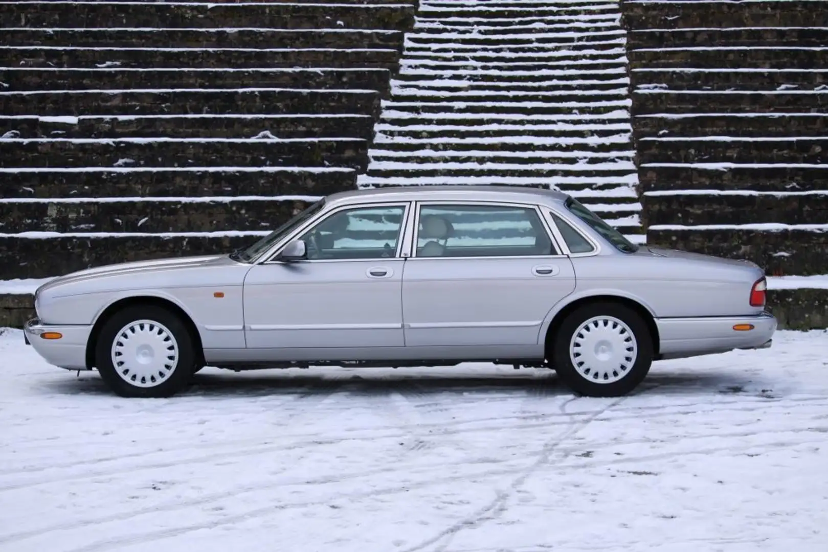 Jaguar XJ 3.2 Executive Rechtslenker 3 Jahre Garantie Argent - 2
