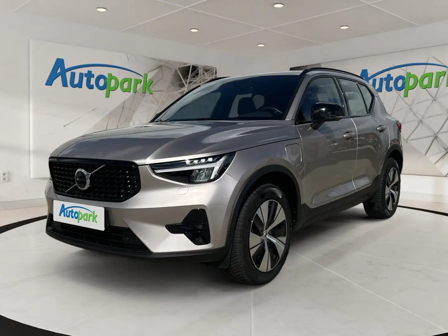 Volvo XC40 Recharge Plus, T4 Plug-in Hybrid, 2WD Gold - 1