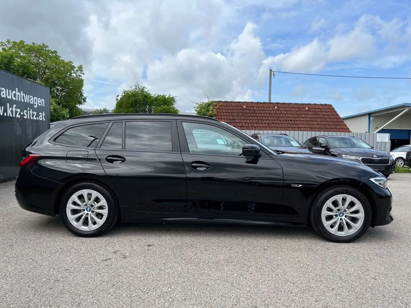 BMW 320 3er-Reihe Hybrid  PHEV Aut.| Sportsitze*AHK Schwarz - 2