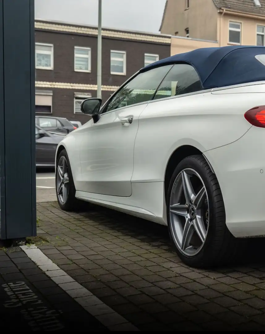 Mercedes-Benz C 300 Cabrio 9G-TRONIC AMG Line Bílá - 2