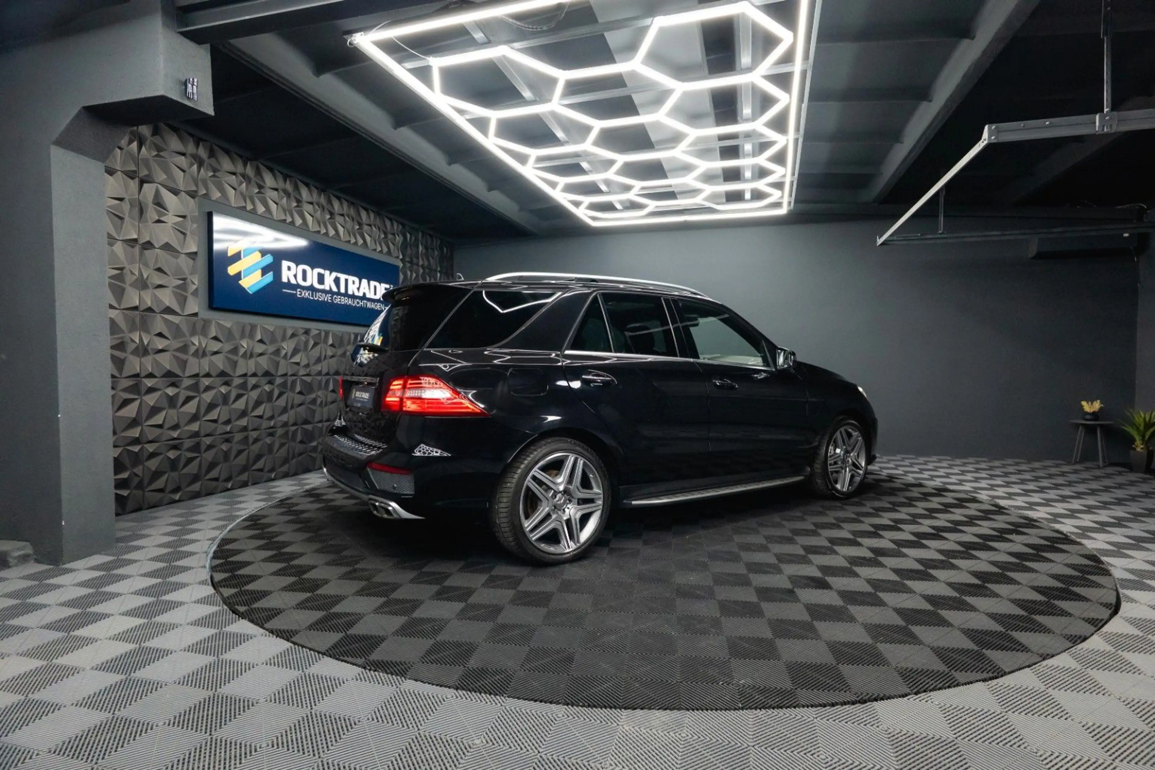 Mercedes-Benz ML 63 AMG 4Matic Designo | Pano | ACC | DAB — photo 9