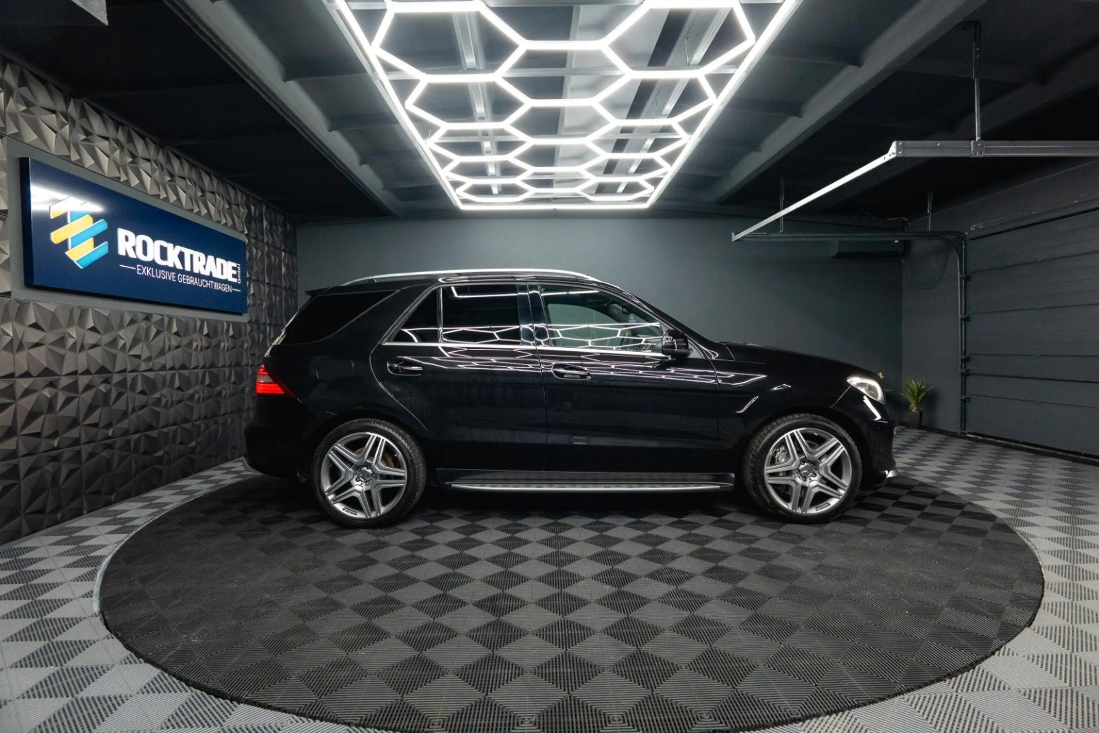 Mercedes-Benz ML 63 AMG 4Matic Designo | Pano | ACC | DAB — photo 6